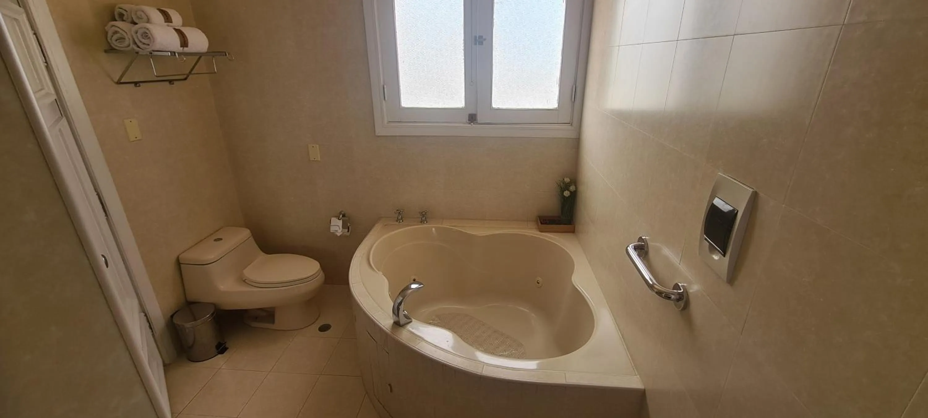 Hot Tub in Hotel Casa Campo by Cassana