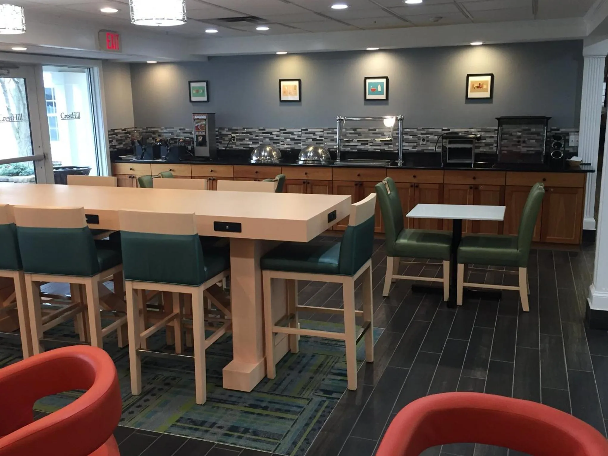 Dining area in Cresthill Suites Syracuse