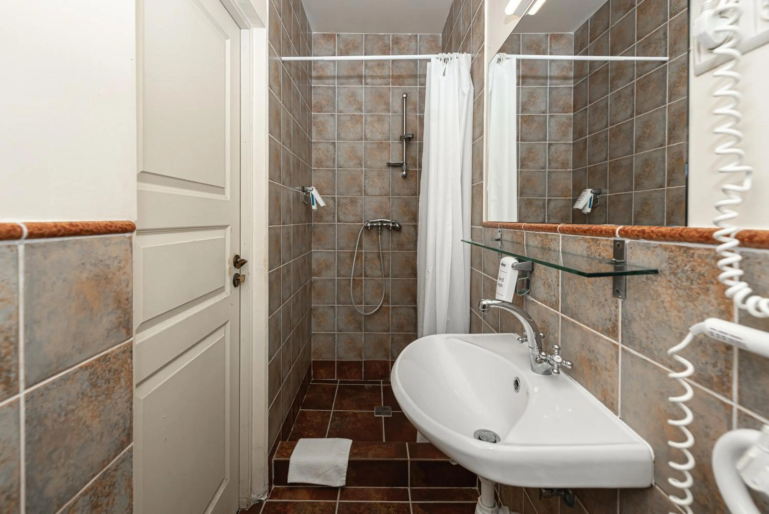 Shower in Alexa Old Town