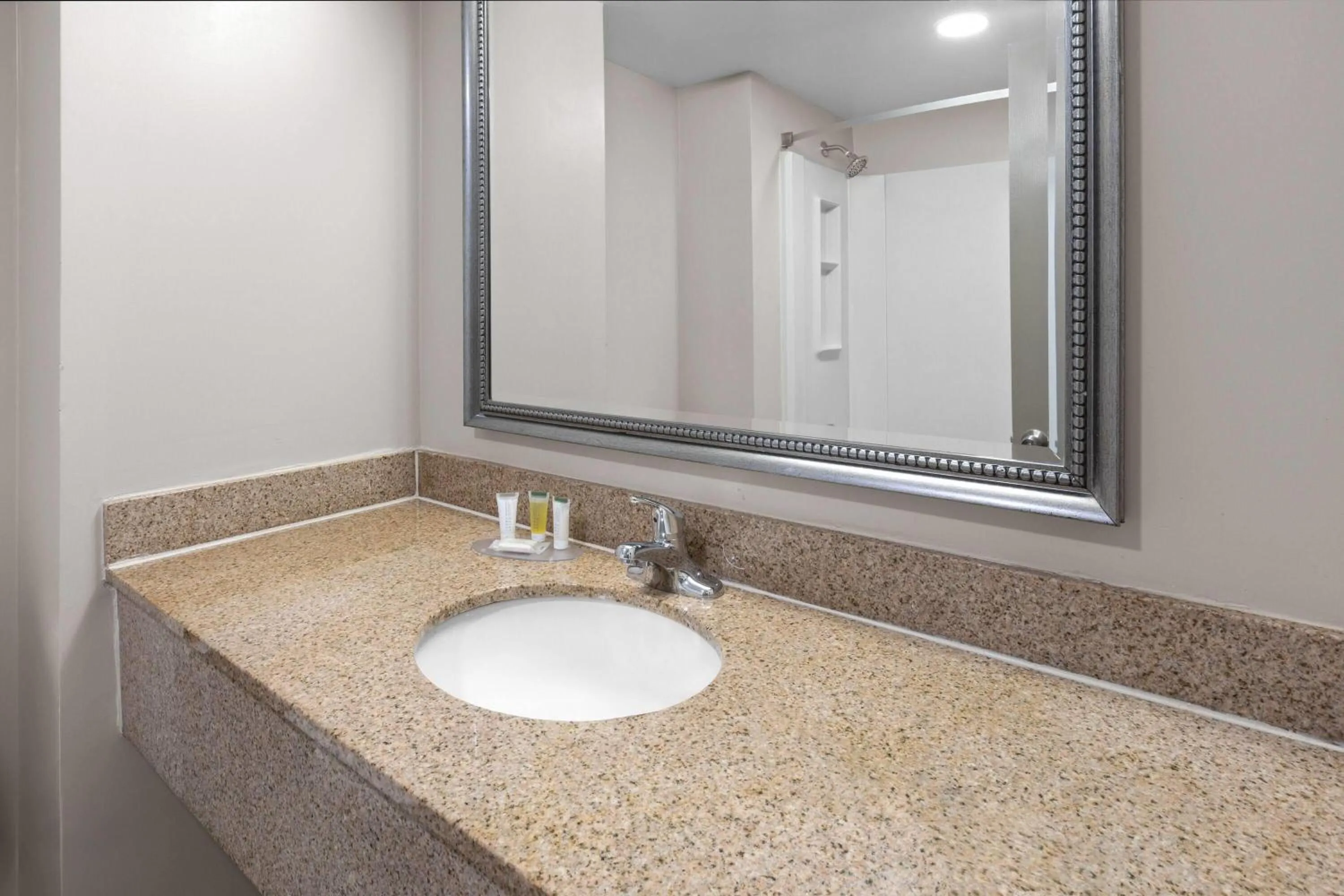 Bathroom in Days Inn by Wyndham Dumfries Quantico