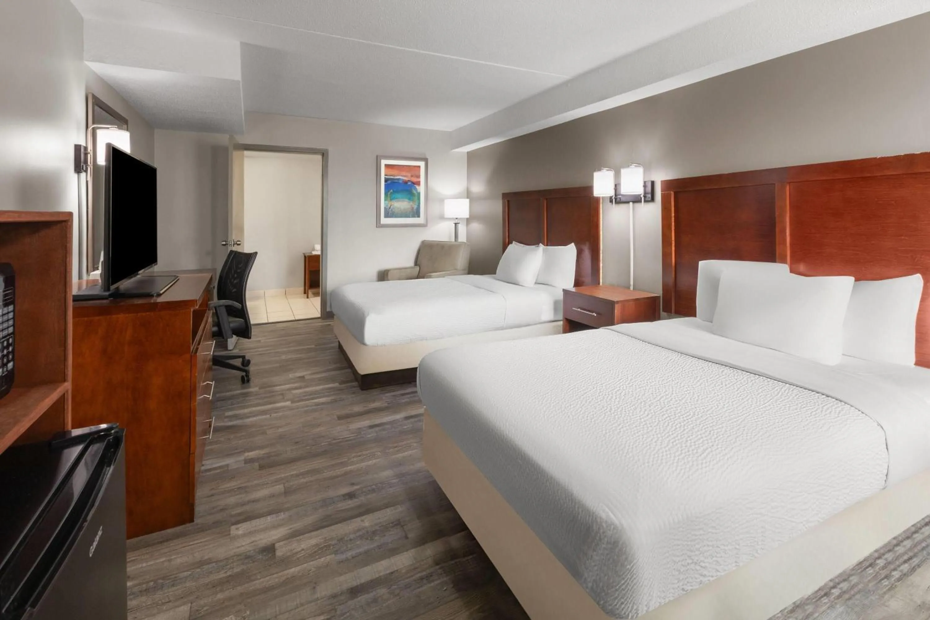 Photo of the whole room, Bed in Days Inn by Wyndham Dumfries Quantico