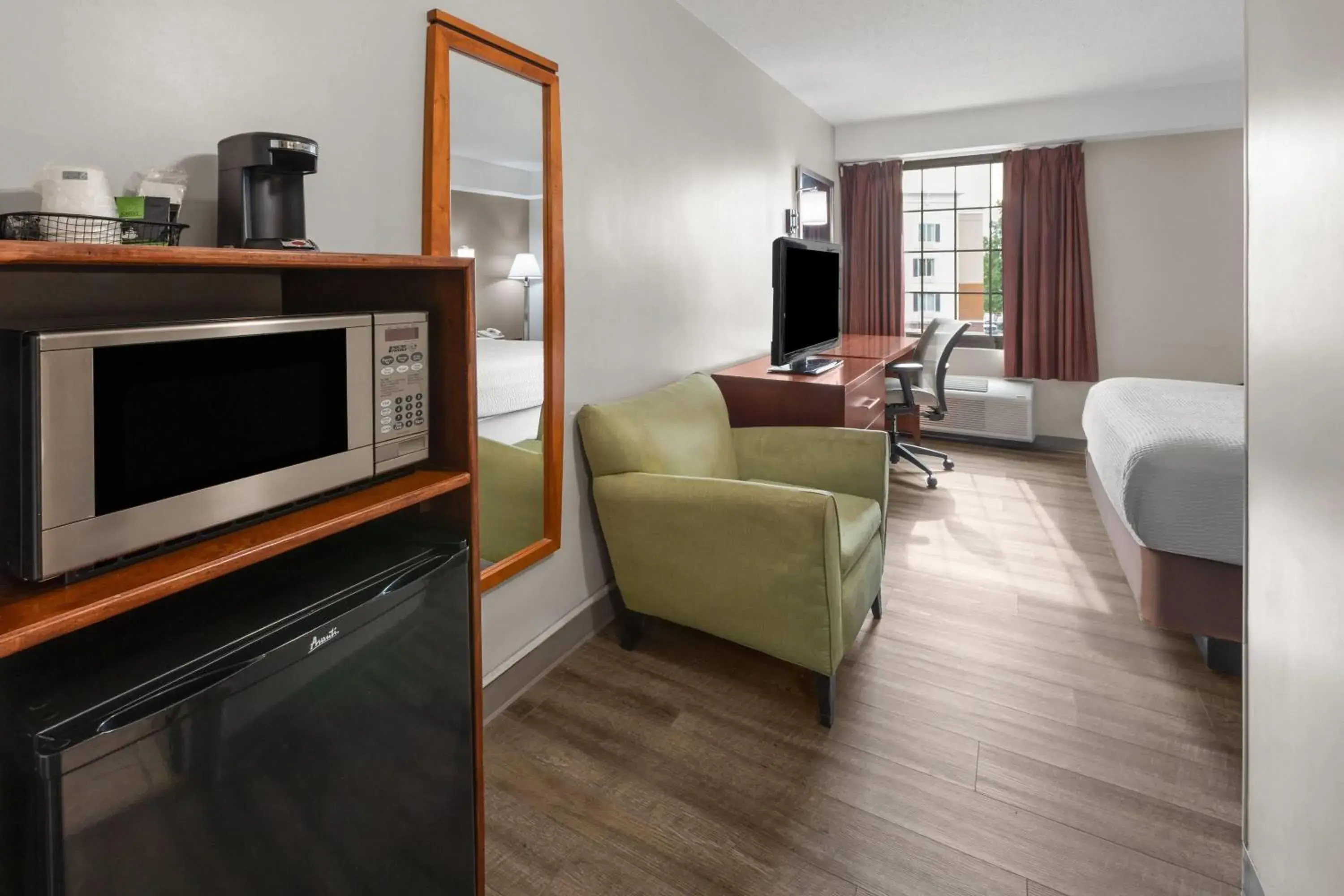 Queen Room - Smoking in Days Inn by Wyndham Dumfries Quantico Queen Room - Smoking in Days Inn by Wyndham Dumfries Quantico