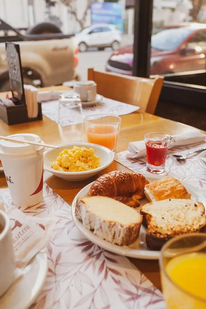 Breakfast in Austral Express