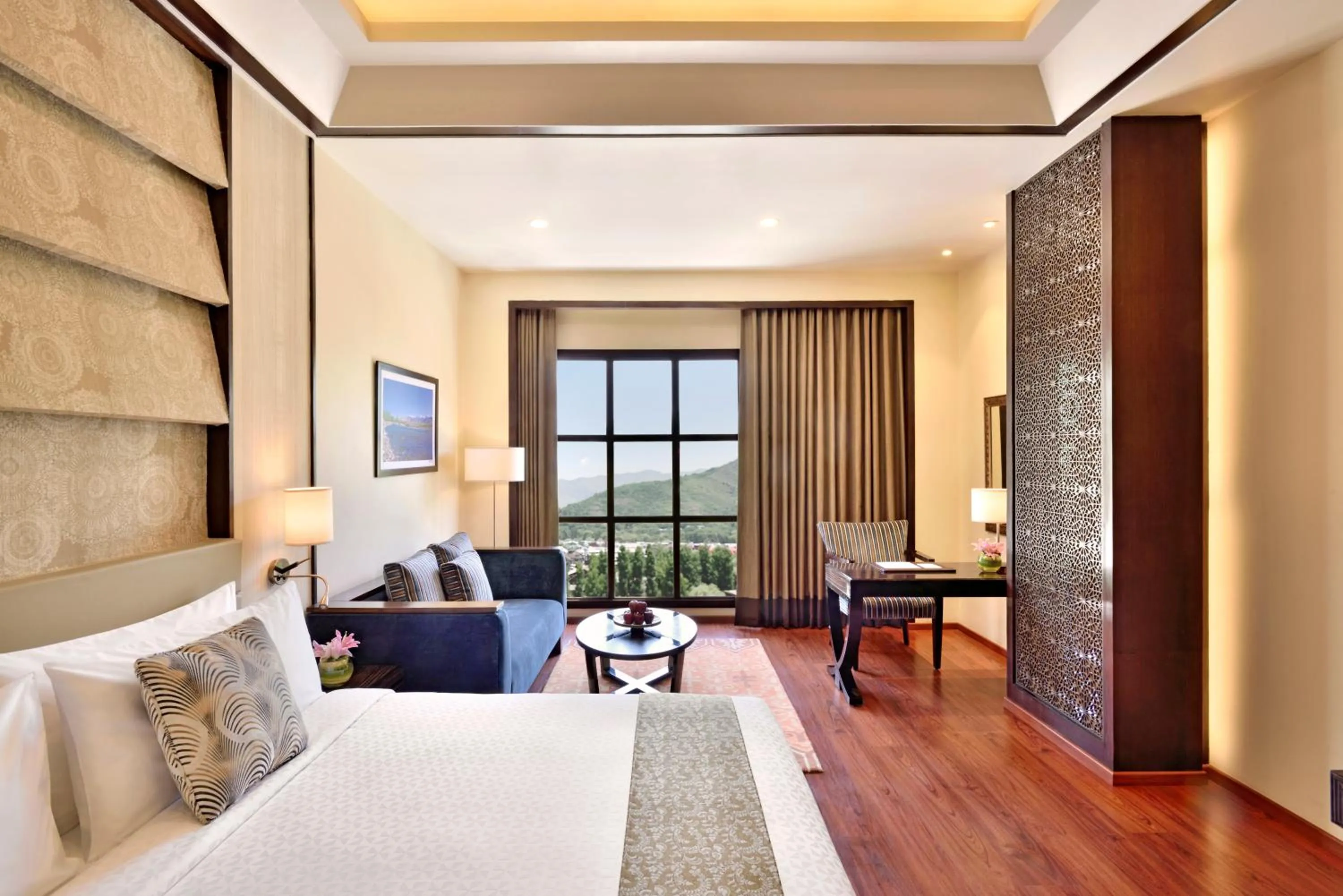 Bed in Four Points by Sheraton Srinagar