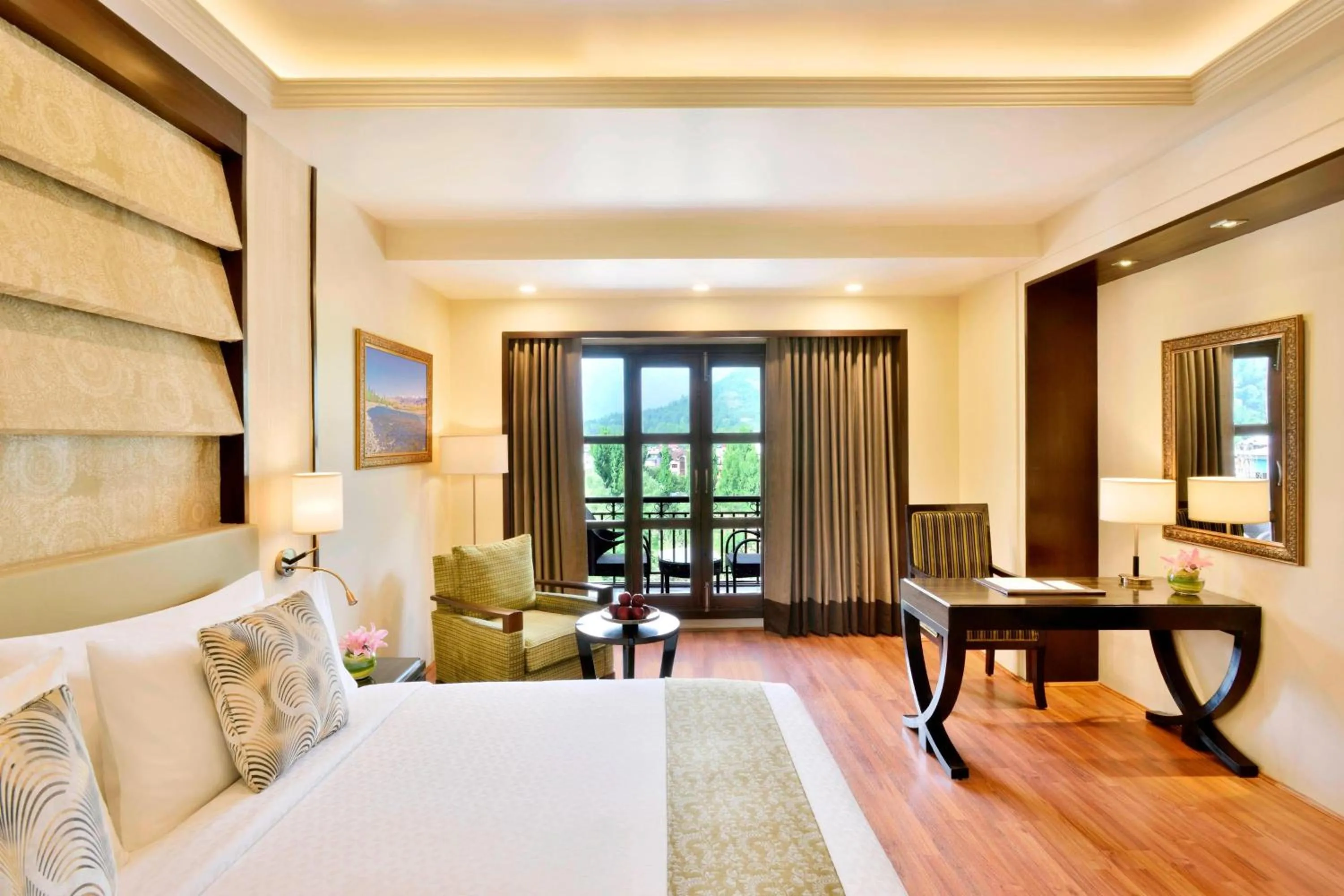 Photo of the whole room, Bed in Four Points by Sheraton Srinagar