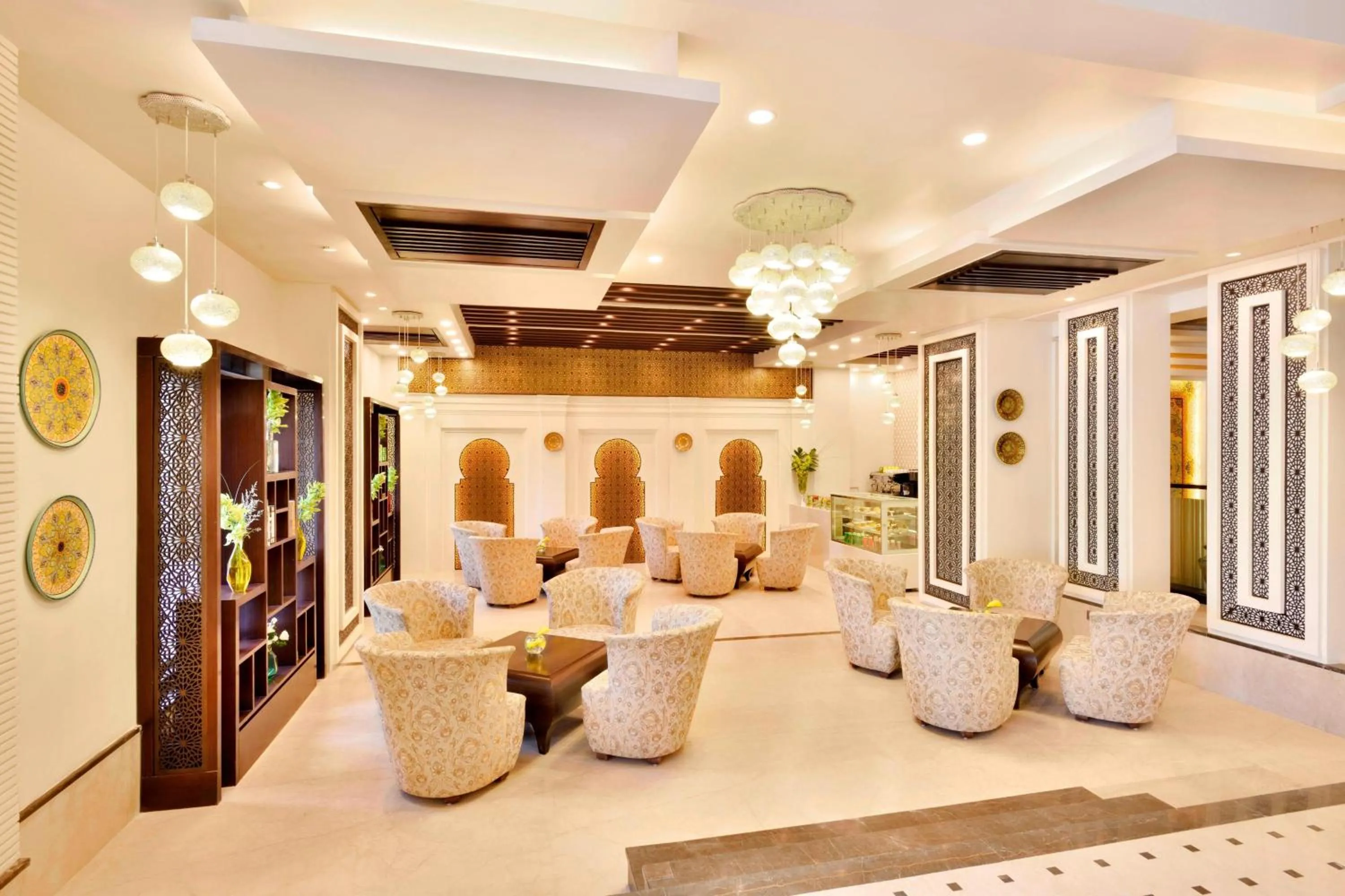 Lounge or bar in Four Points by Sheraton Srinagar