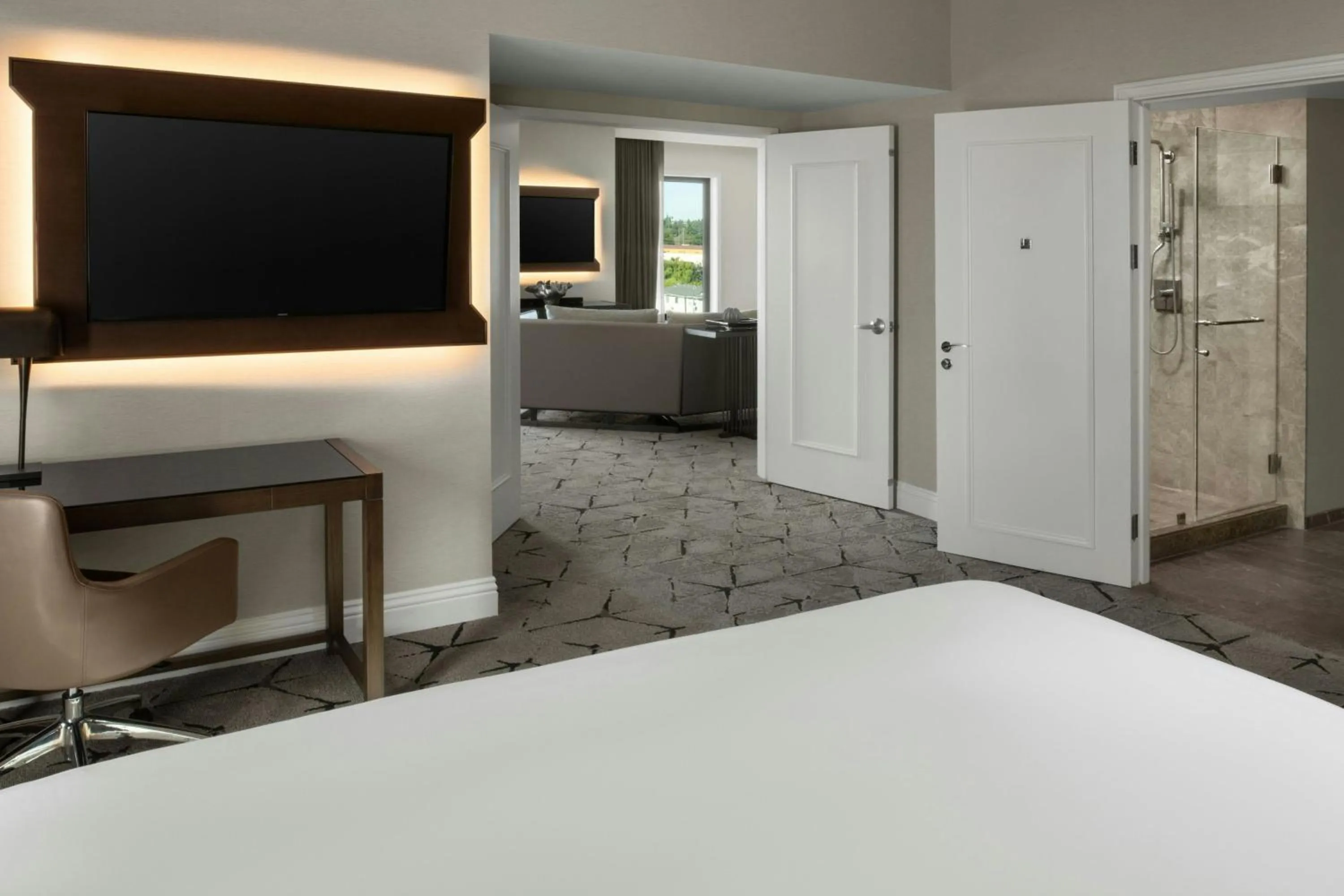 Bedroom, Bed in Sheraton Los Angeles San Gabriel