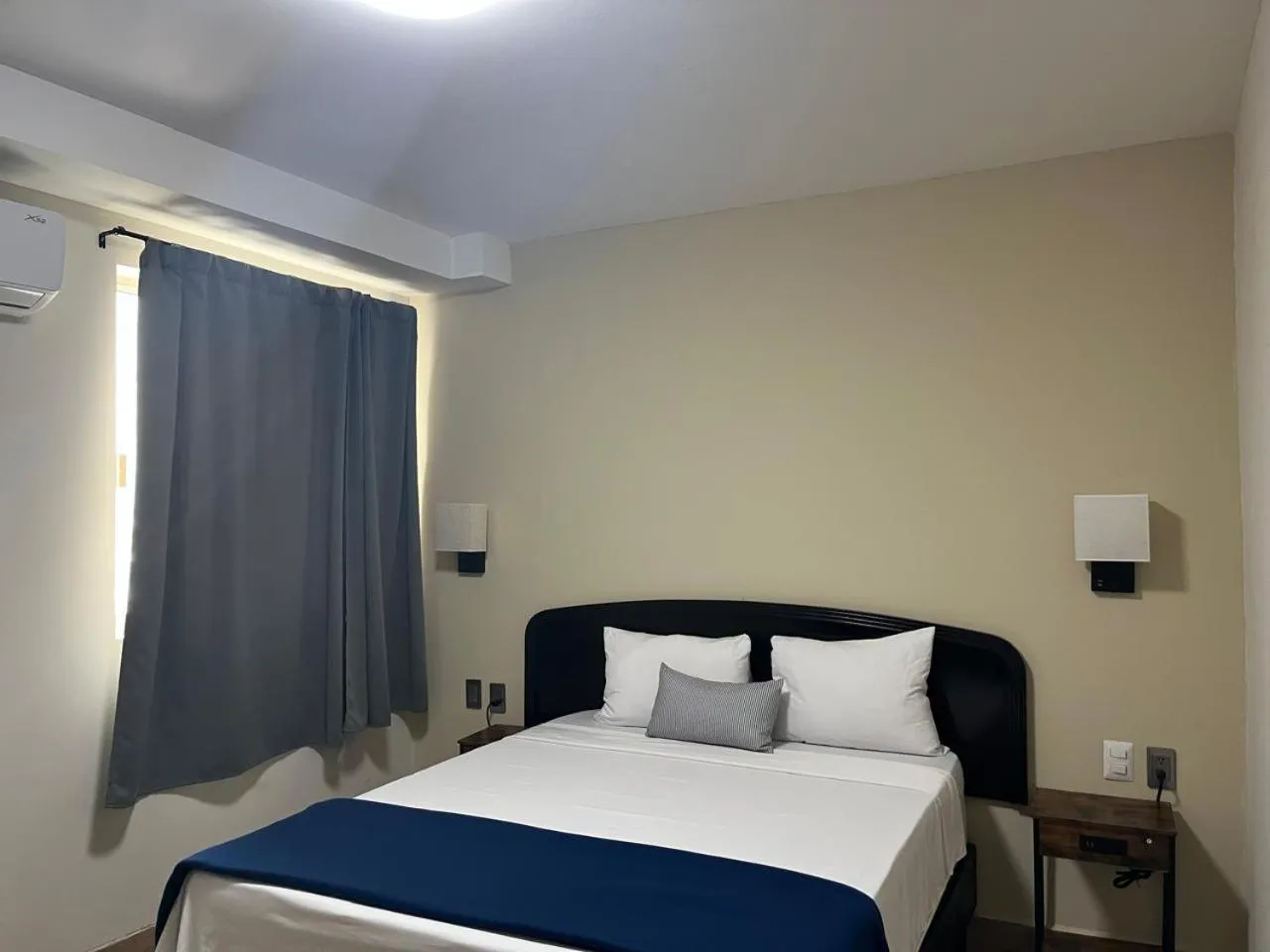 Photo of the whole room, Bed in Hotel Plaza del Arco - Monterrey