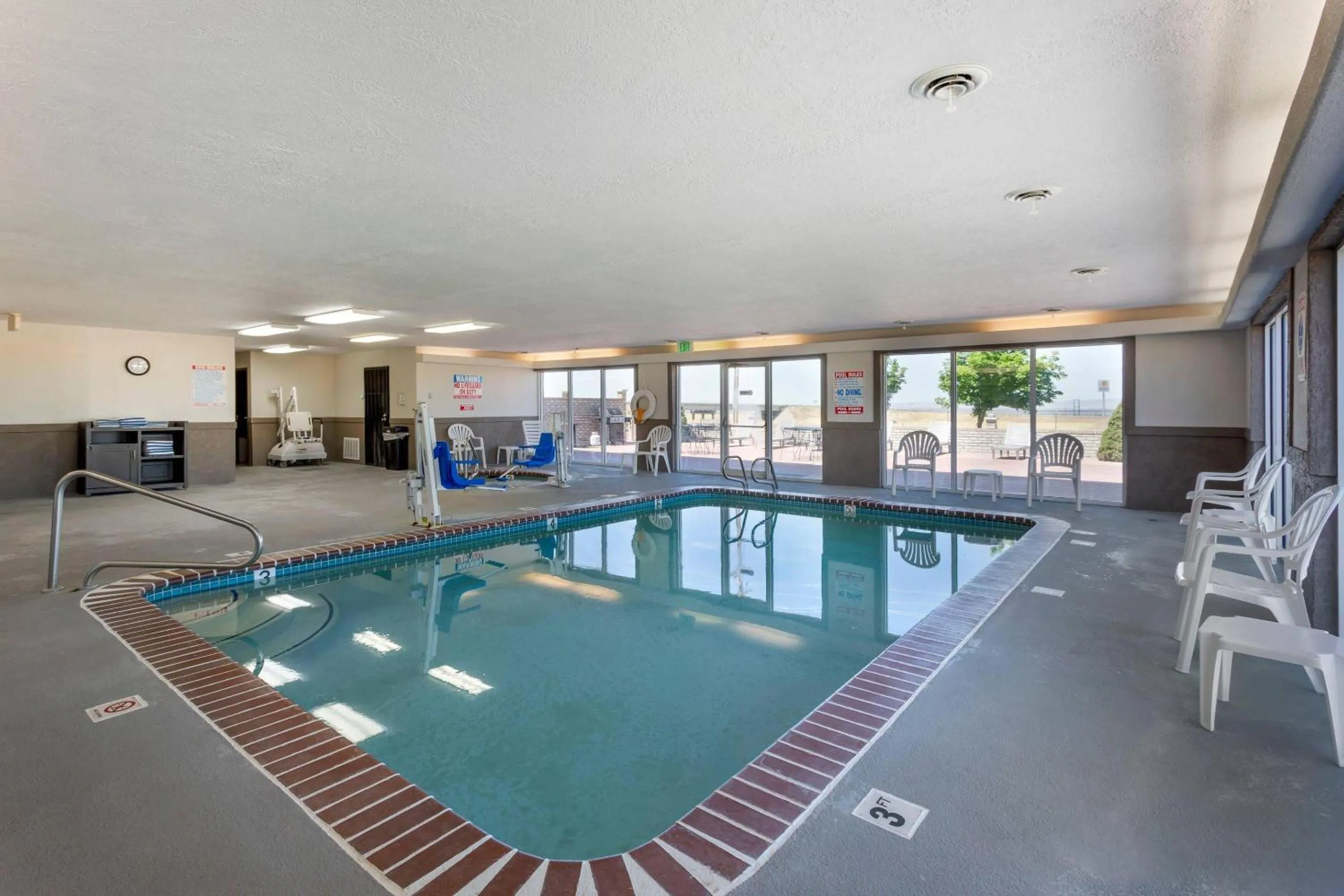 Swimming pool in Quality Inn & Suites Fillmore I-15