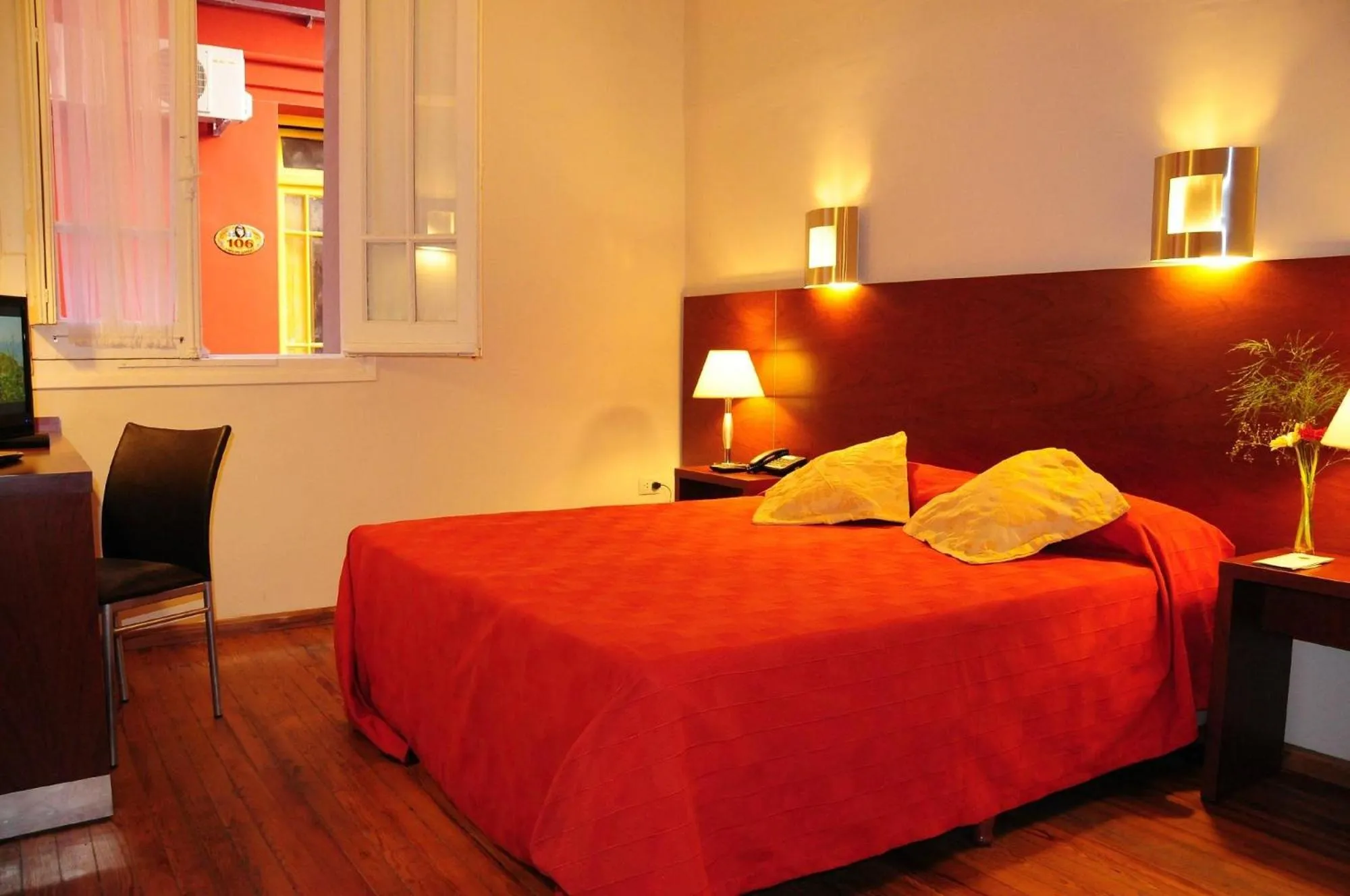 Photo of the whole room, Bed in Gran Hotel Victoria Cordoba Argentina