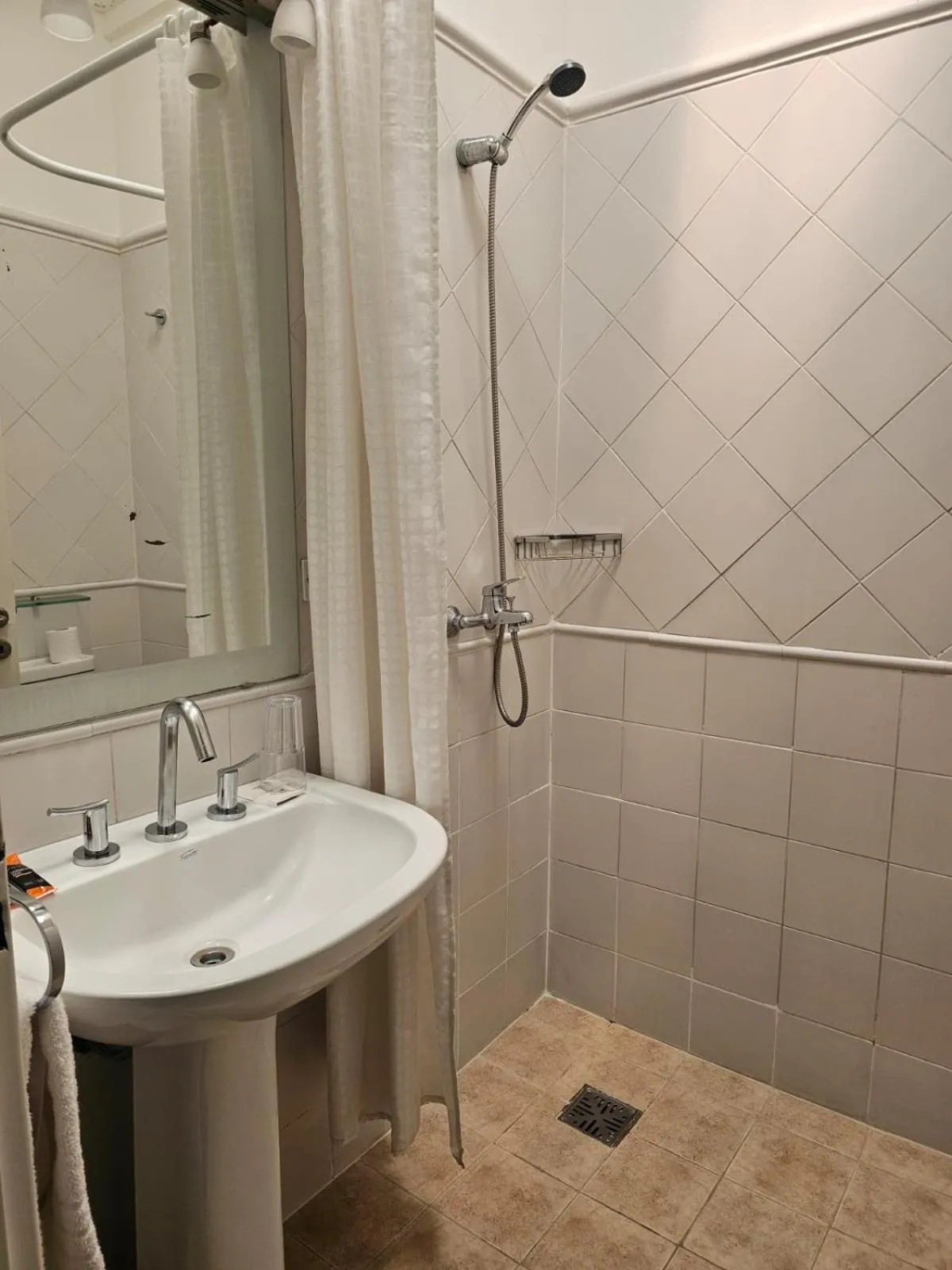 Bathroom in Gran Hotel Victoria Cordoba Argentina