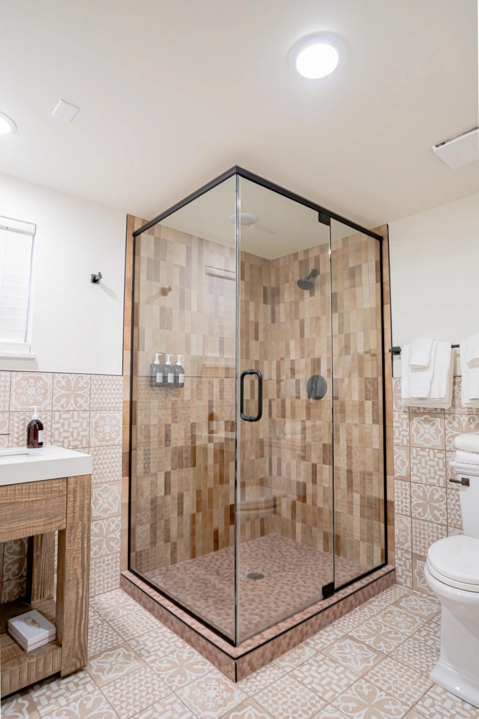 Shower in Petty Ranch Inn