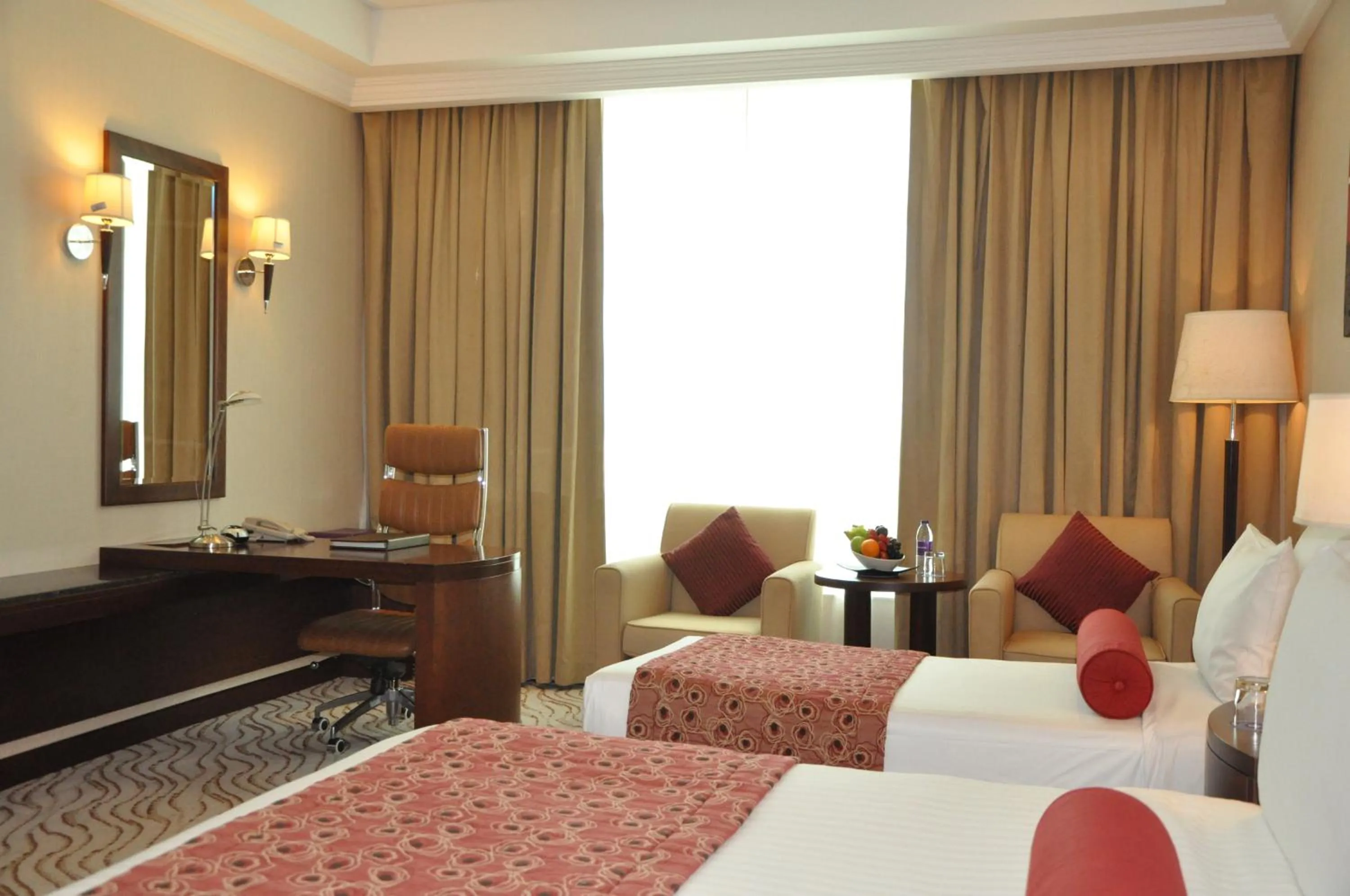 Bed in Park Regis Kris Kin Hotel