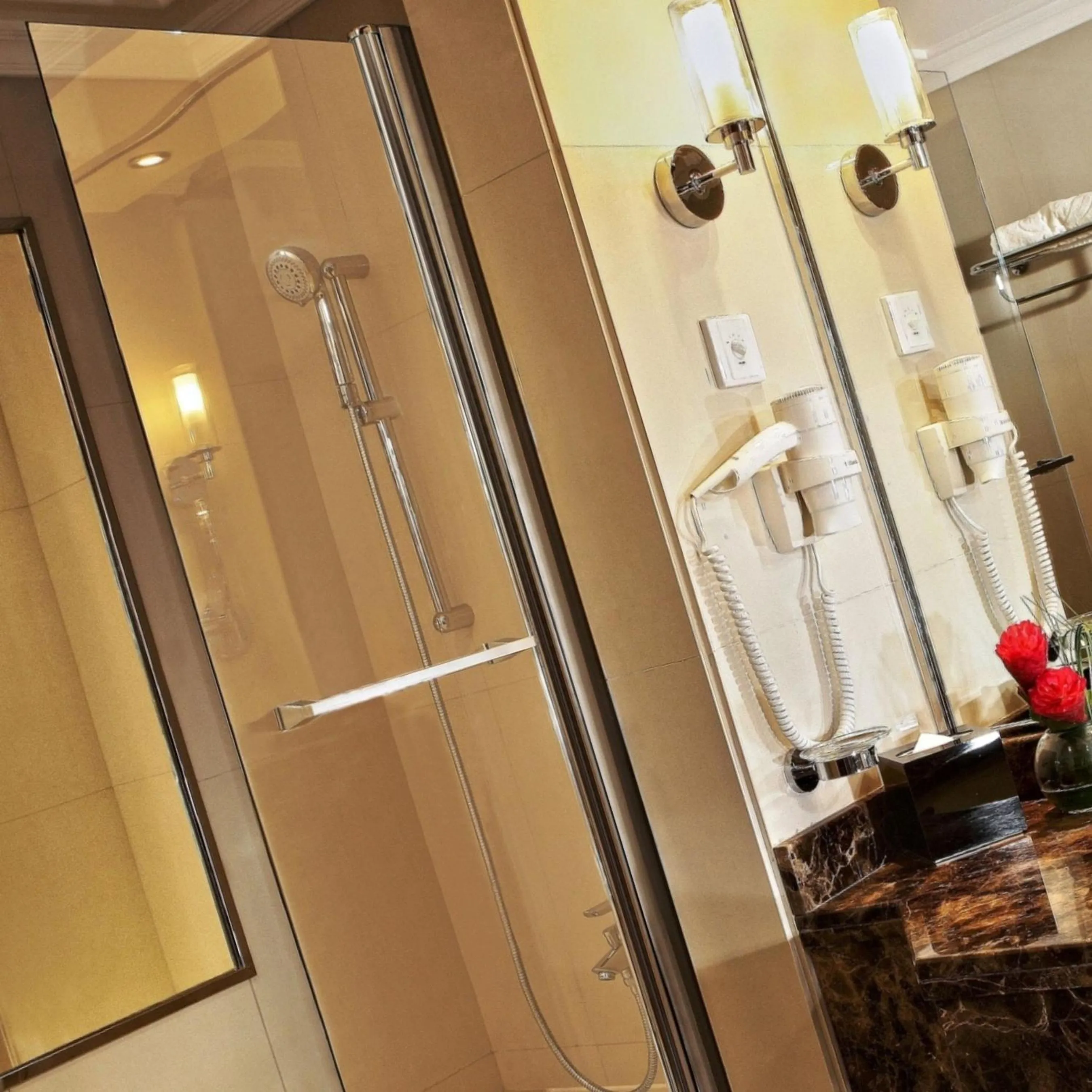 Bathroom in Park Regis Kris Kin Hotel