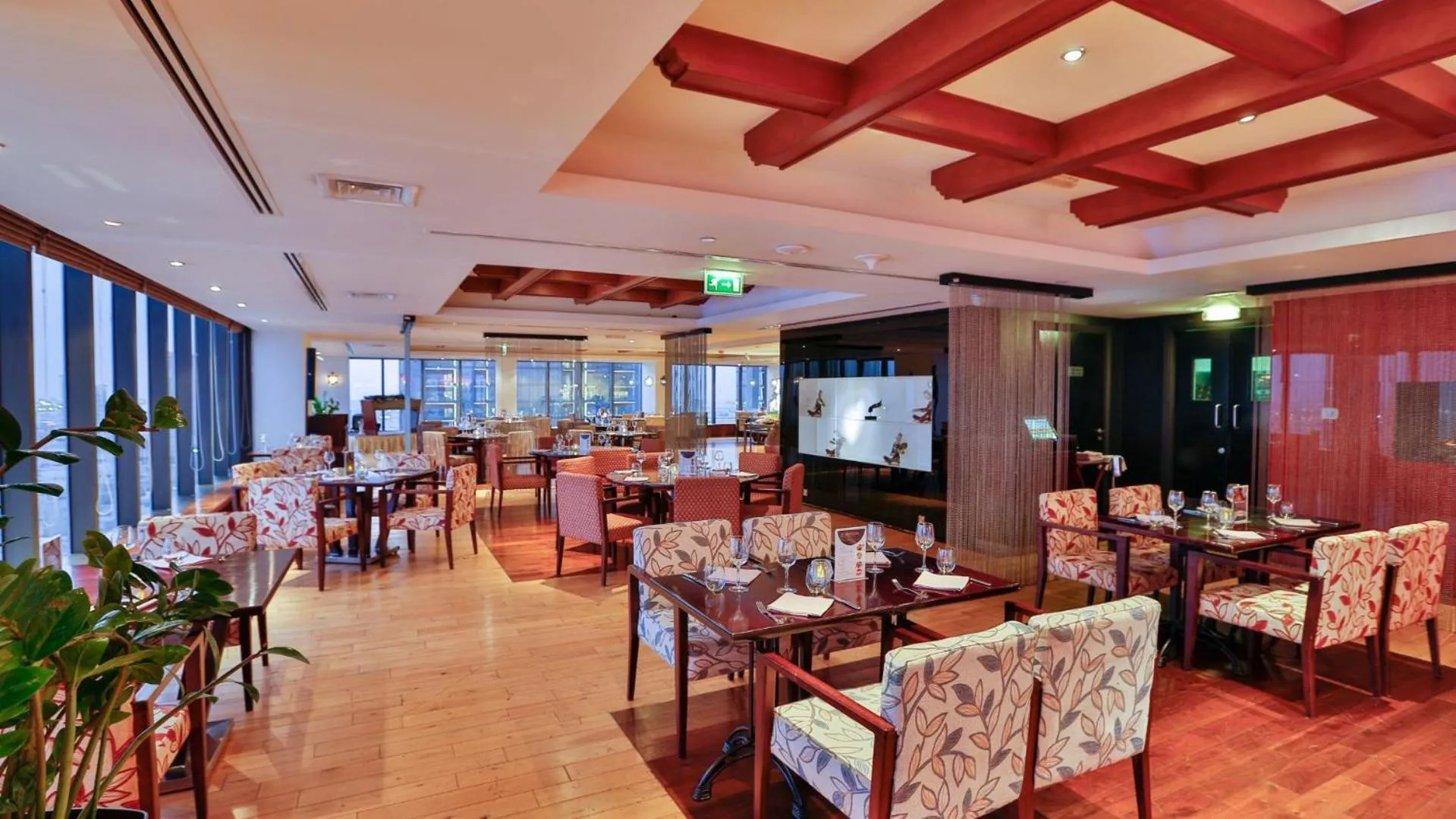 Restaurant/places to eat in Park Regis Kris Kin Hotel