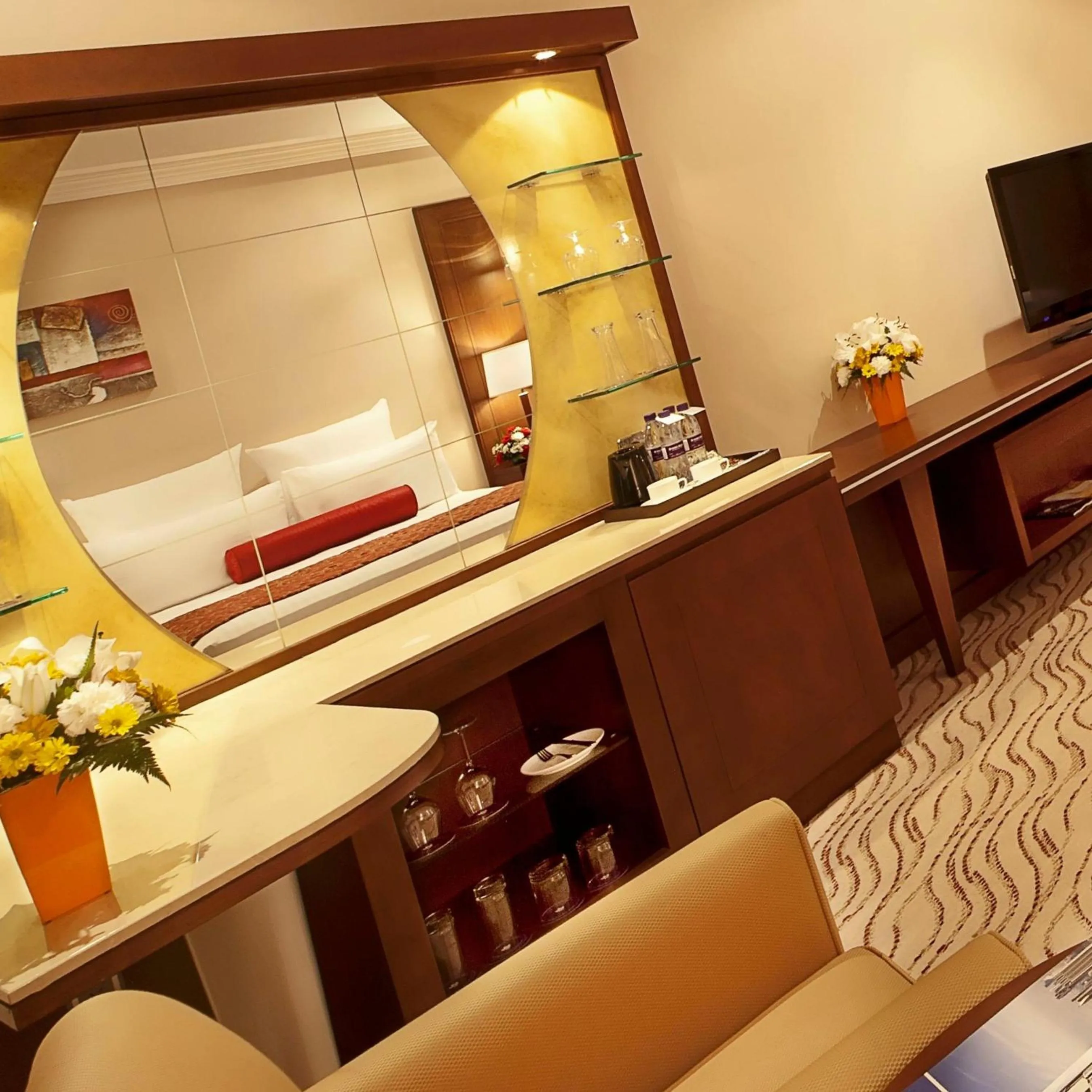 Bed in Park Regis Kris Kin Hotel