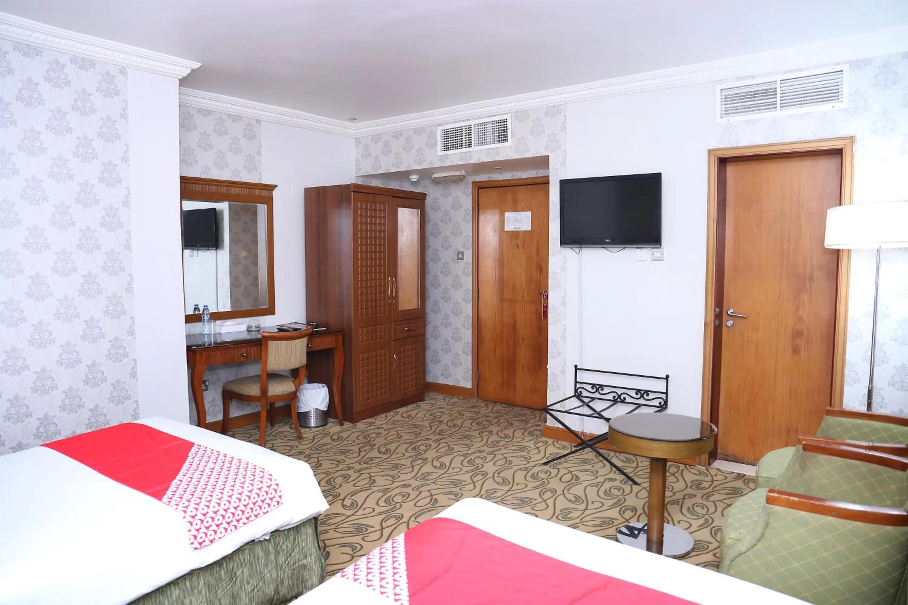 Photo of the whole room, Bed in City Plaza Hotel