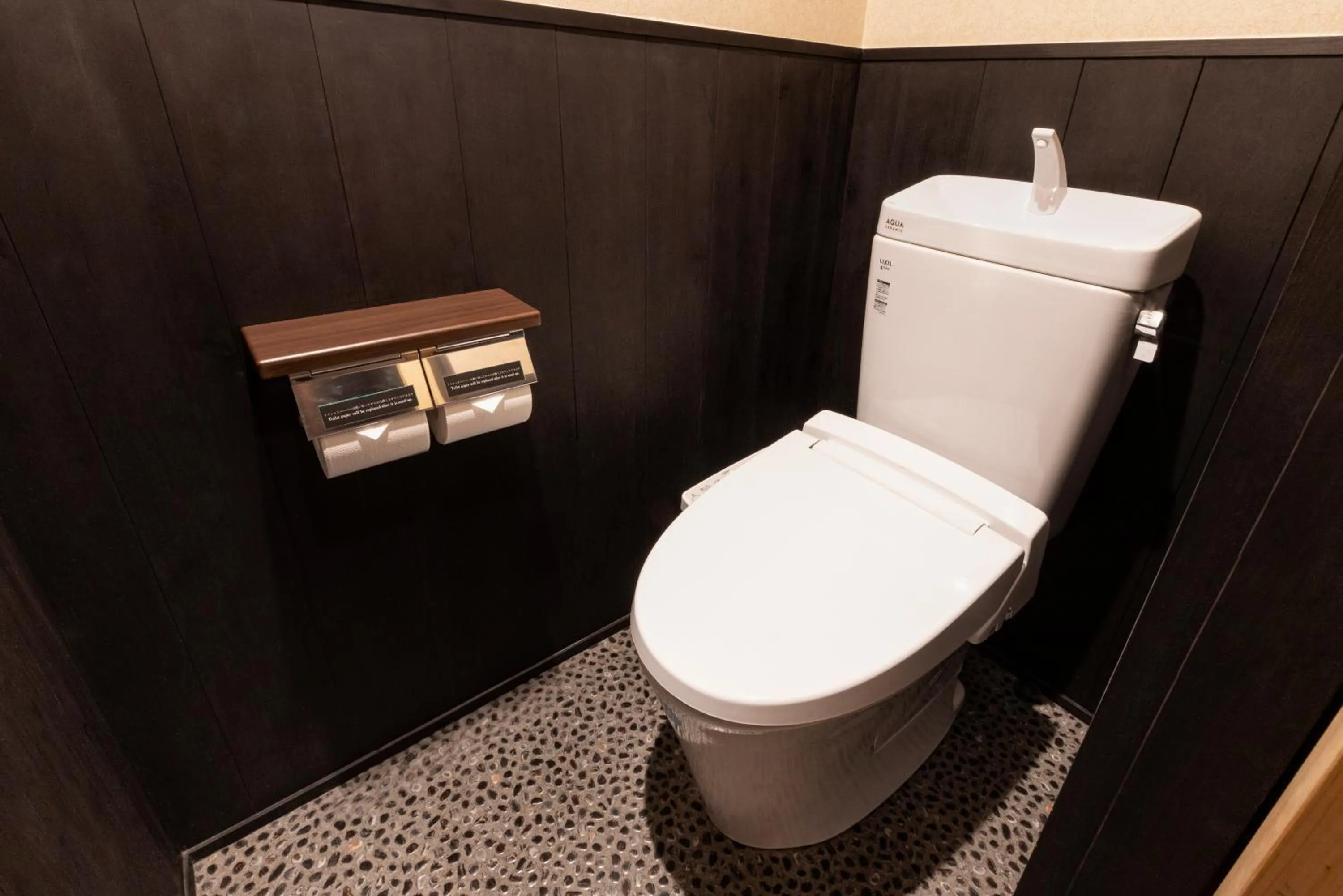 Toilet in Rinn Gojomibugawa East