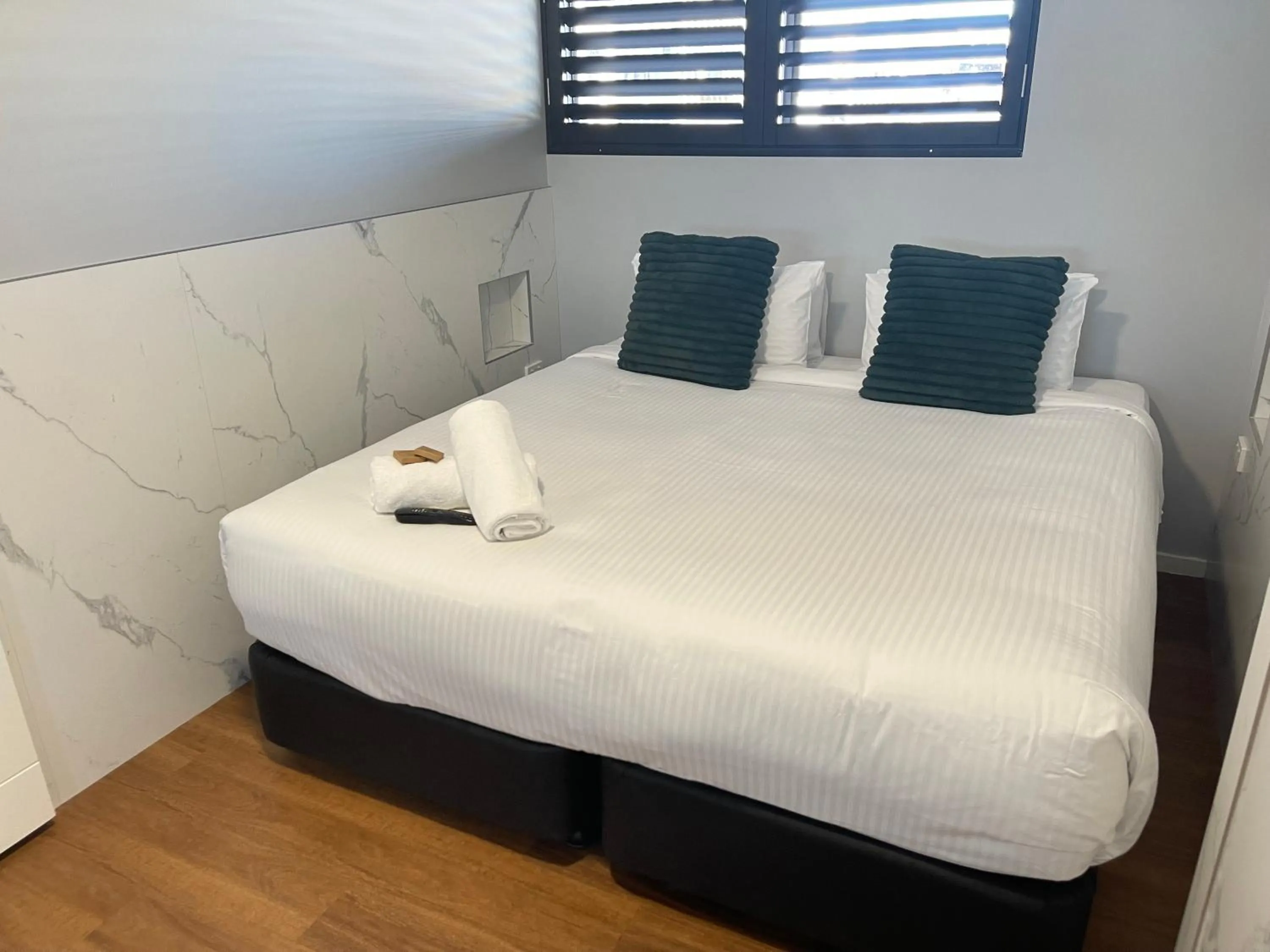 Bed in Honeysuckle Executive Apartments