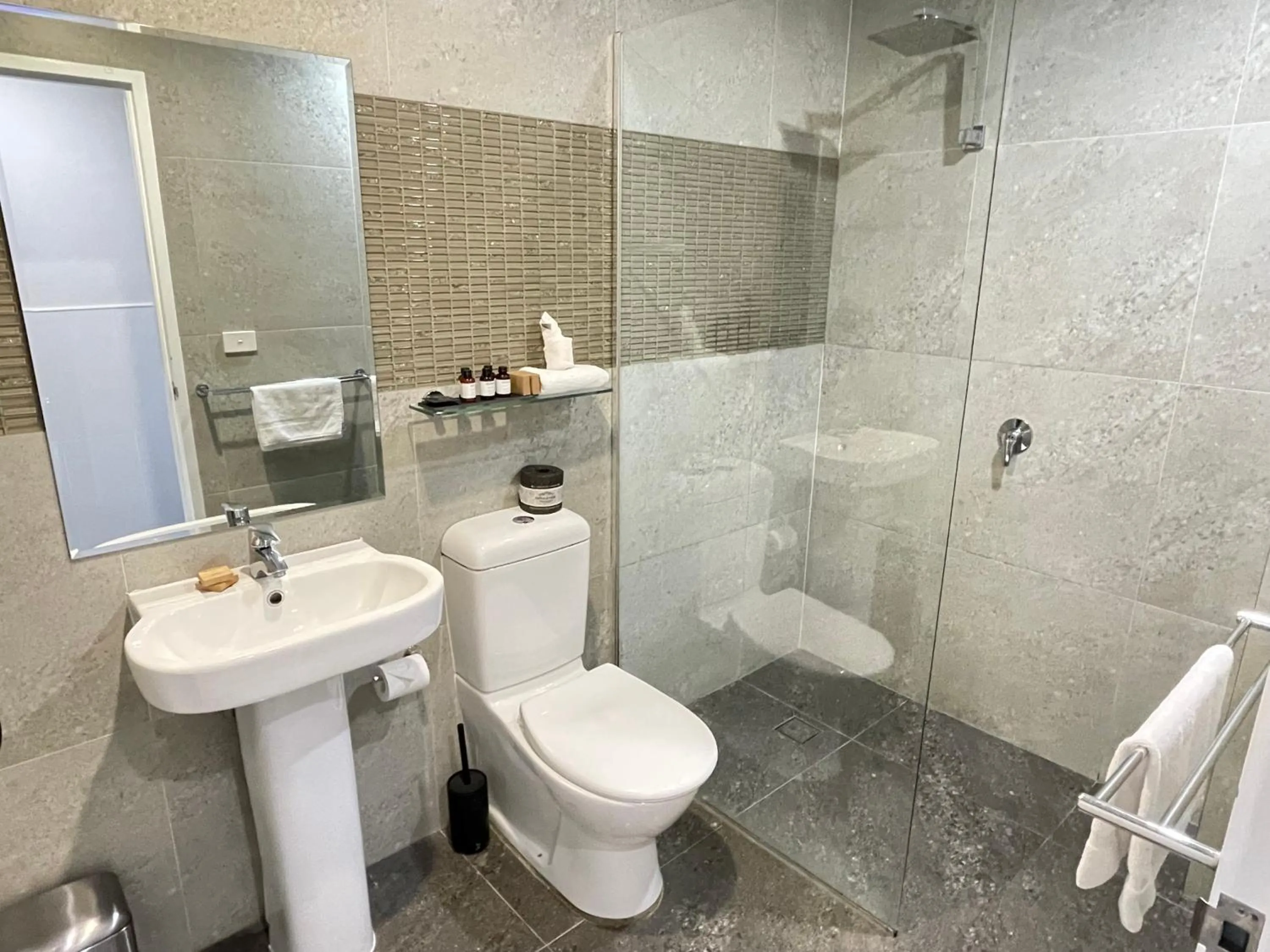 Honeysuckle Executive Apartments