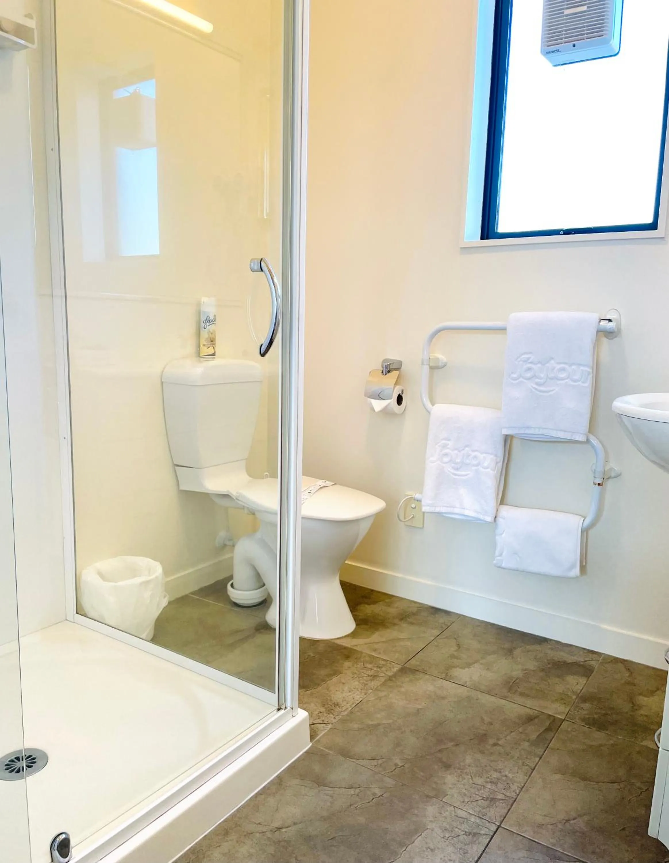 Shower in 298 Westside Motor Lodge