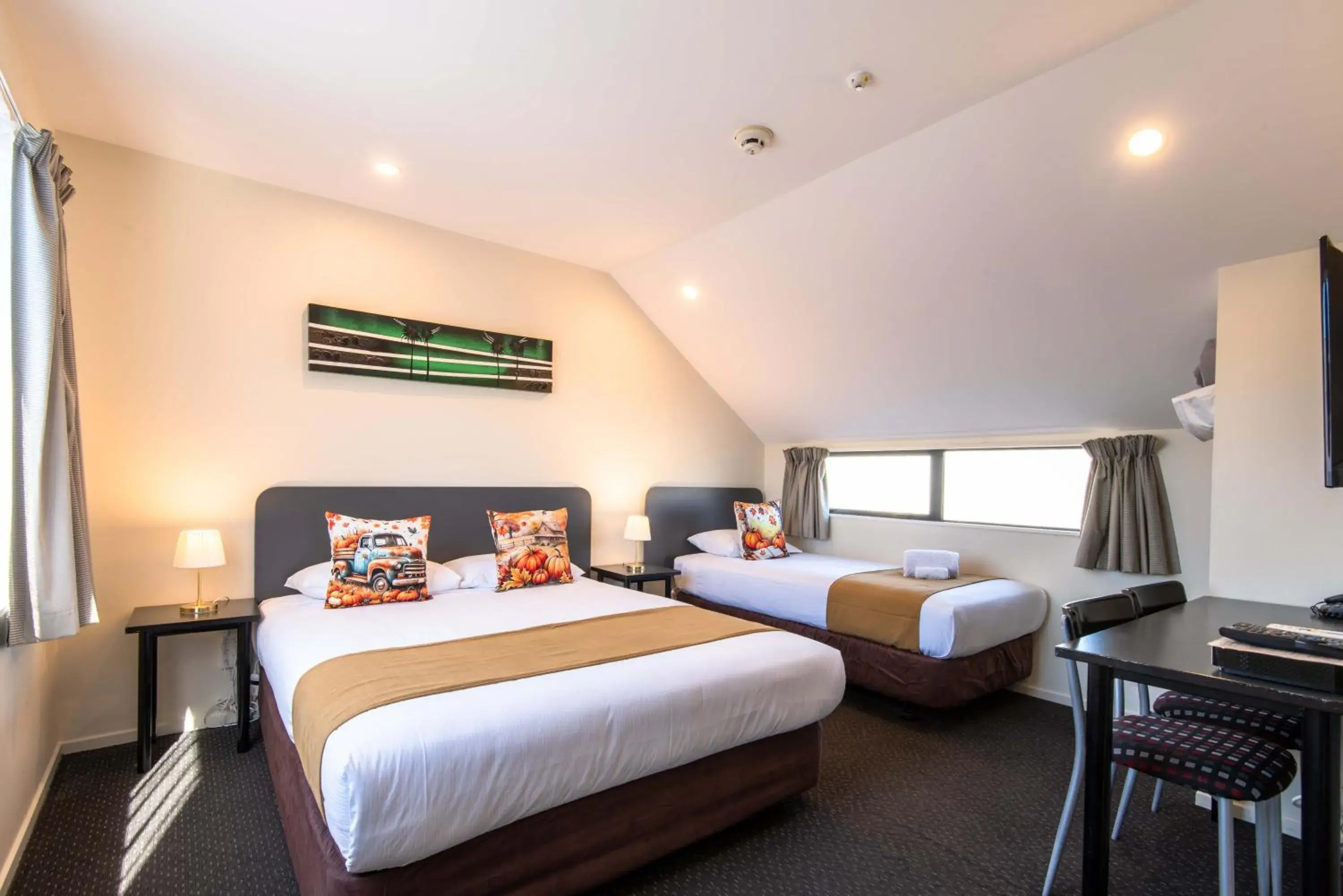 Family Studio in 298 Westside Motor Lodge Family Studio in 298 Westside Motor Lodge