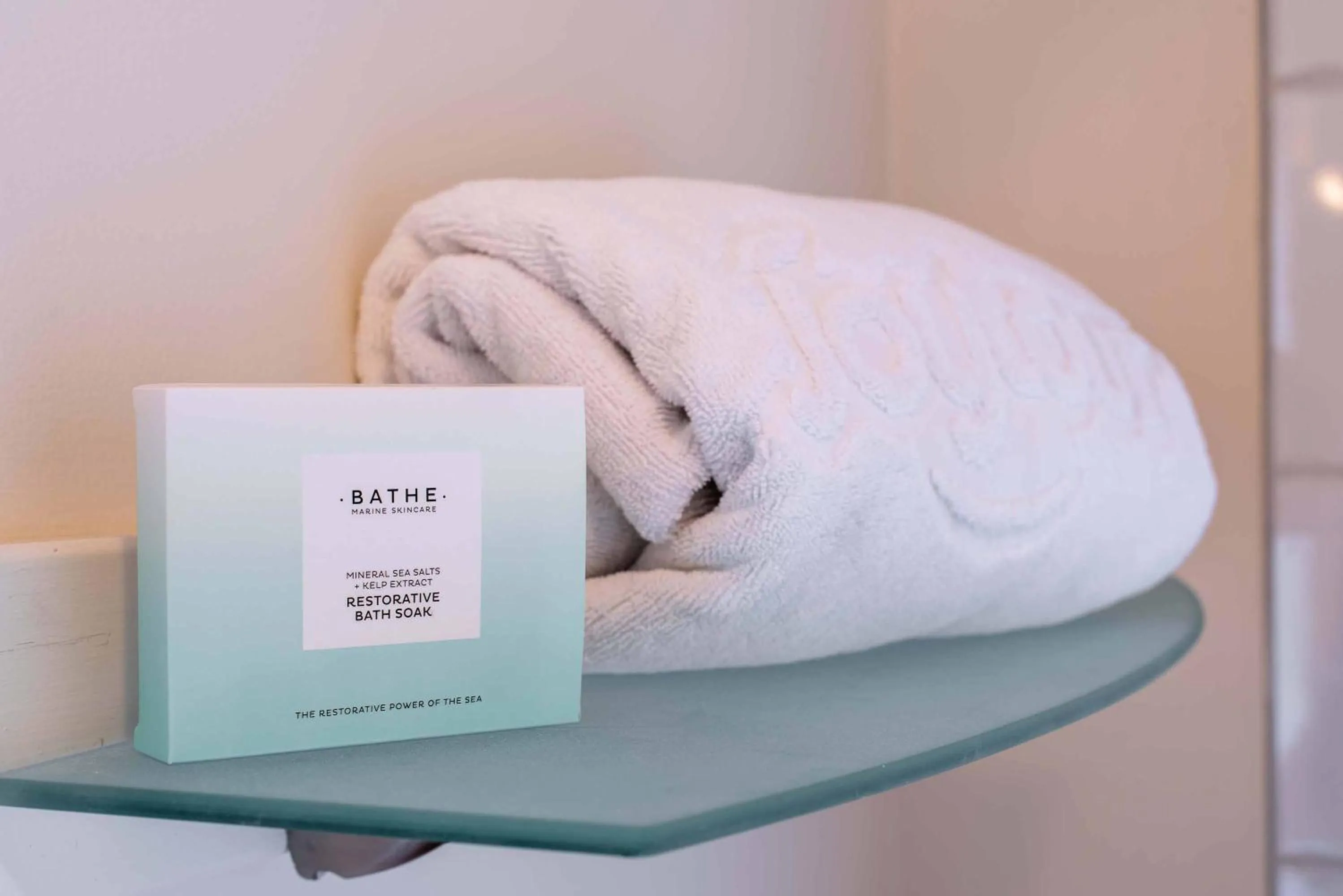 towels, Bed in 298 Westside Motor Lodge