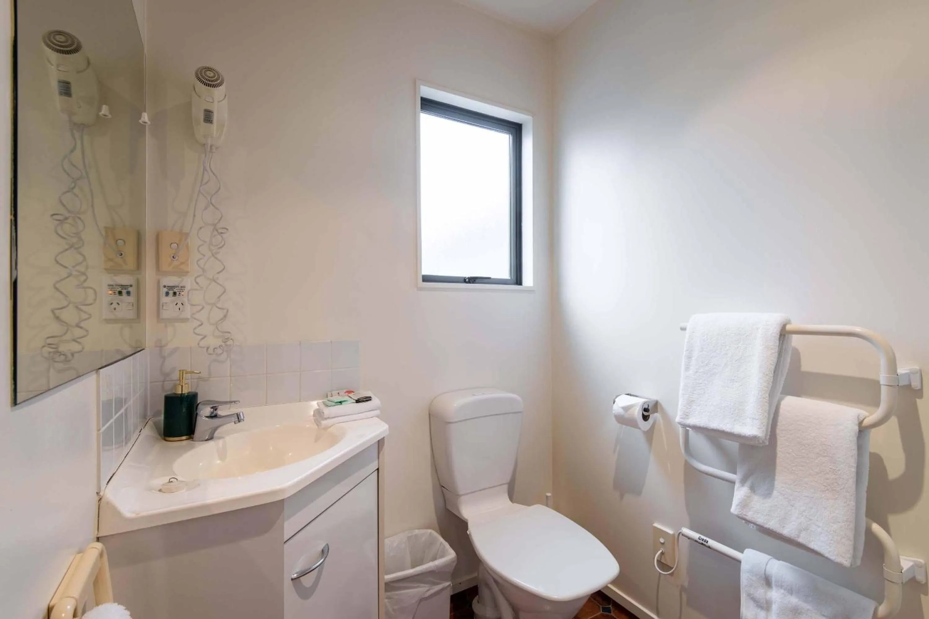 Toilet in 298 Westside Motor Lodge