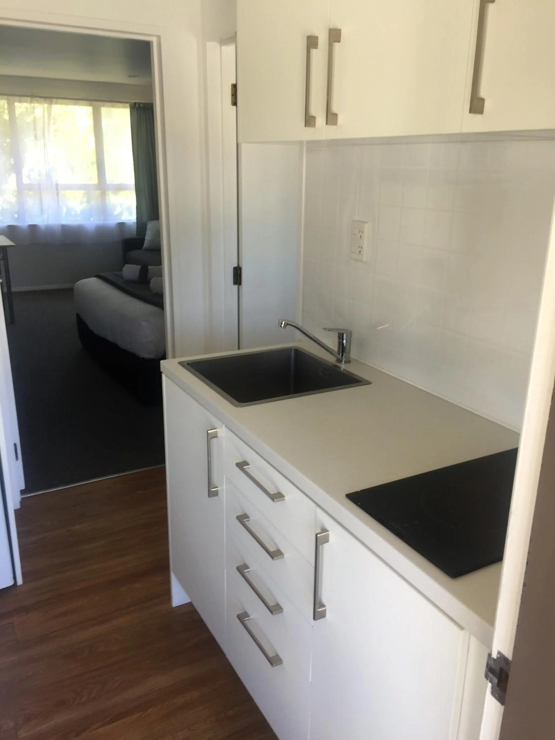 Kitchen or kitchenette in Fairway Motel & Apartments