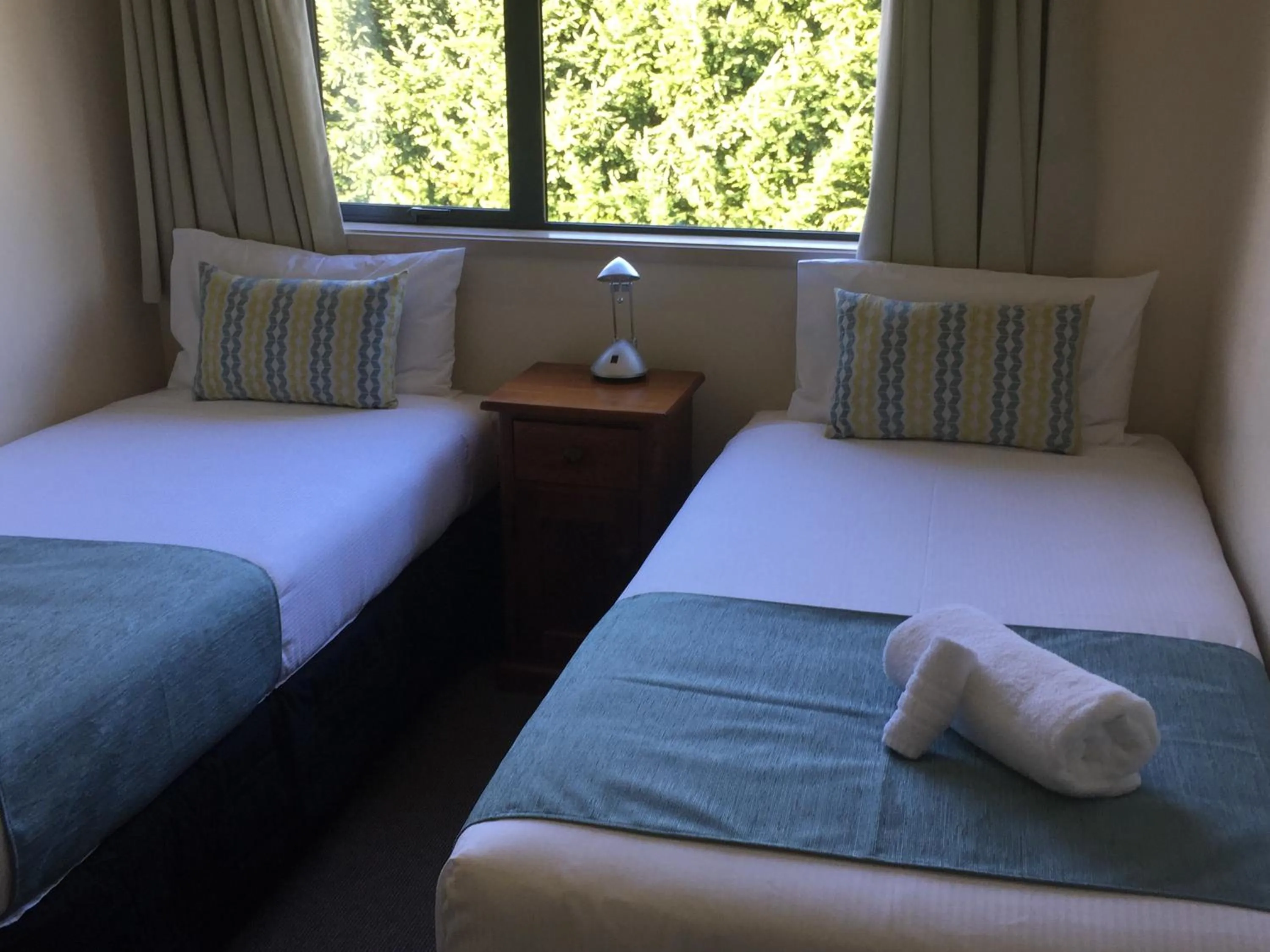 Bed in Fairway Motel & Apartments