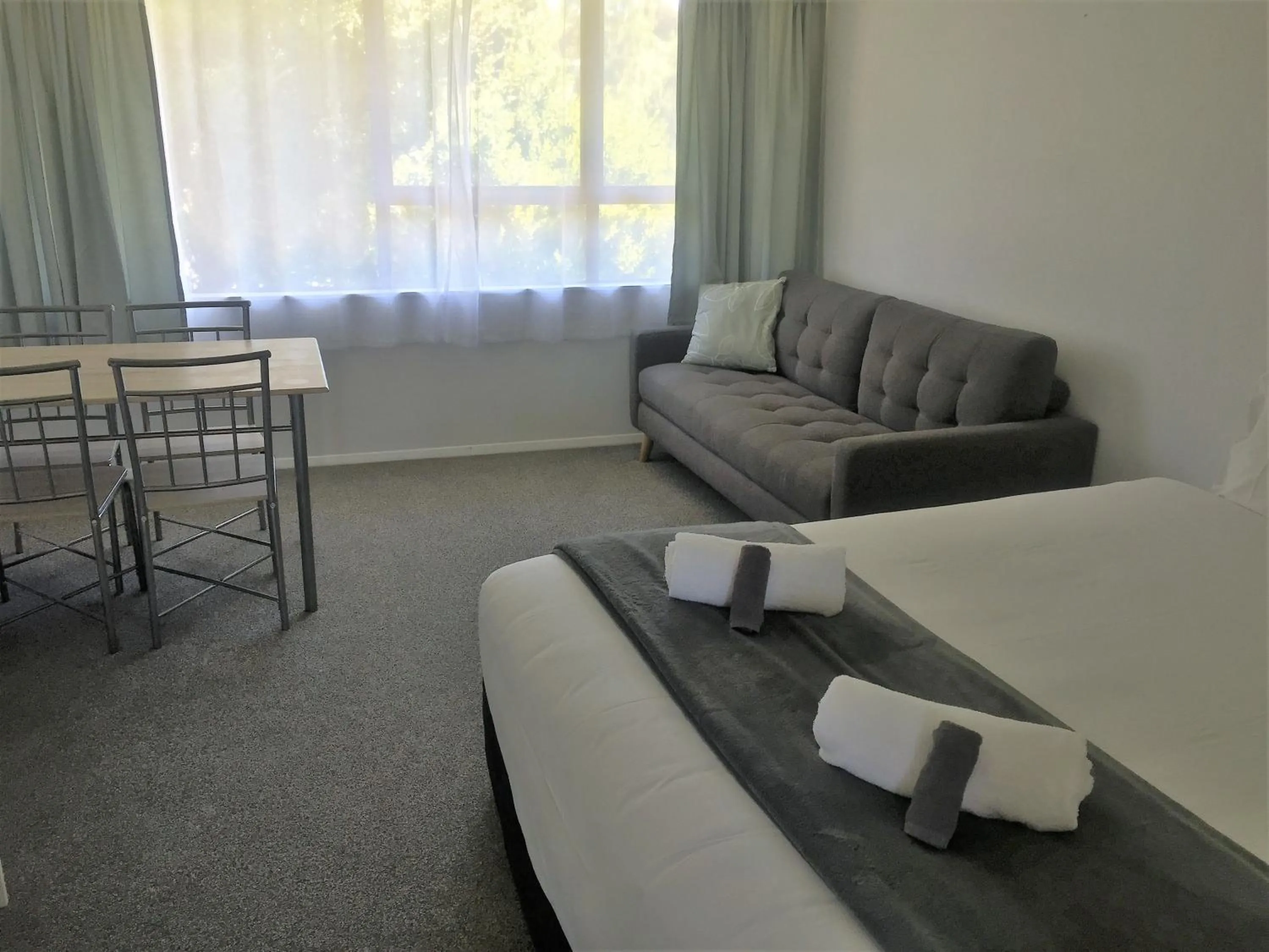 Living room in Fairway Motel & Apartments