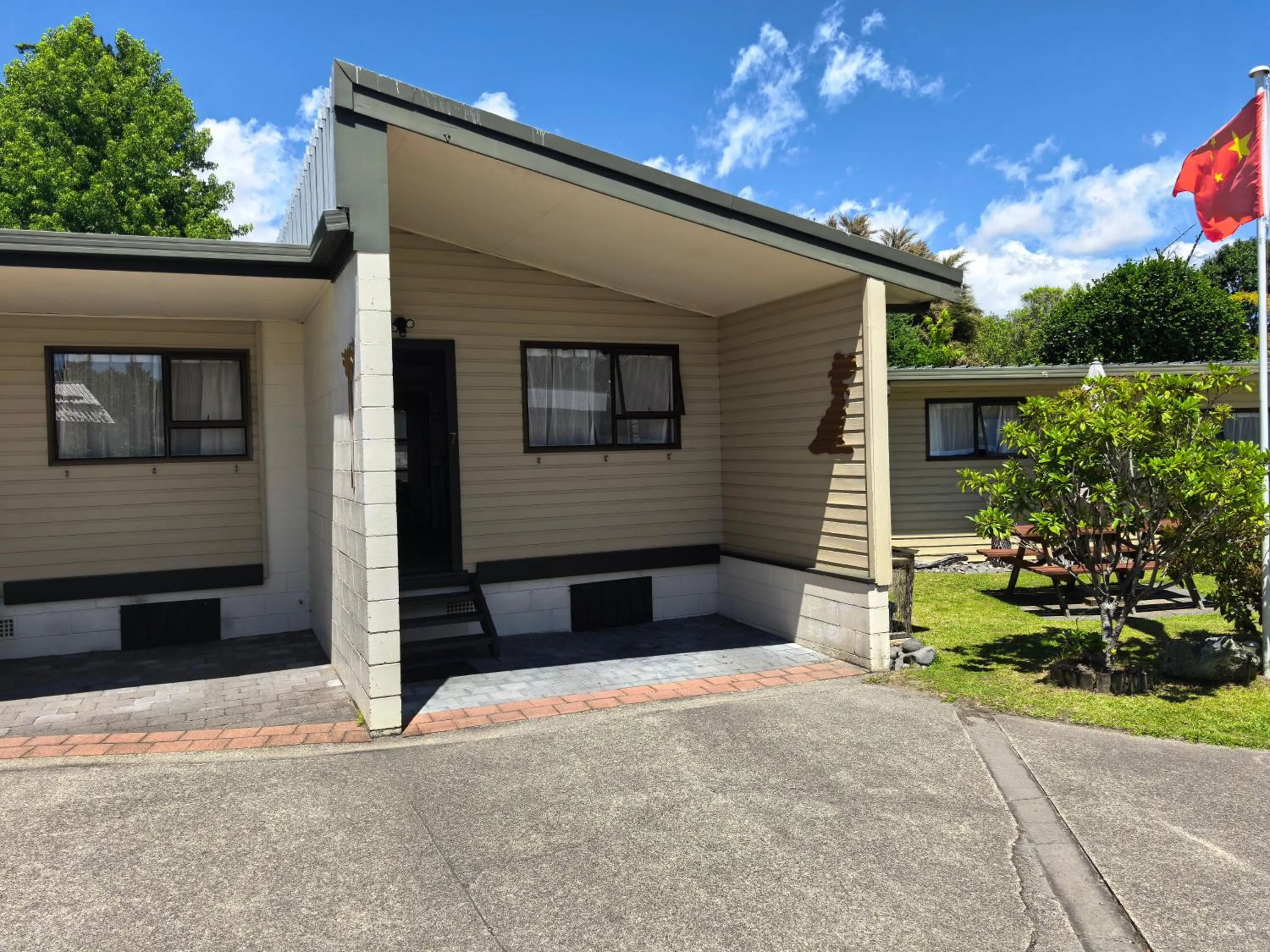 Parking in Judges Pool Motel Turangi