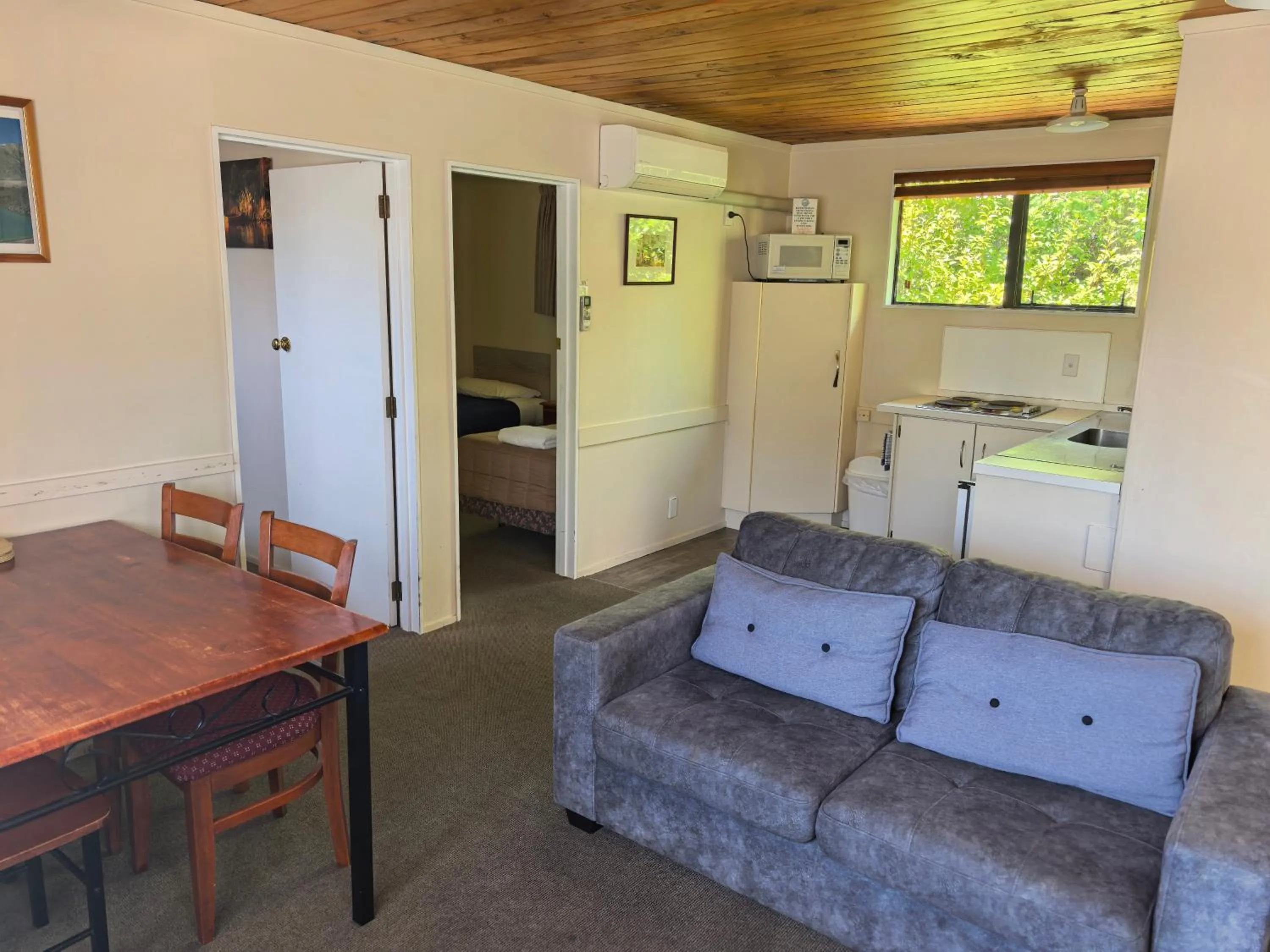 kitchen in Judges Pool Motel Turangi
