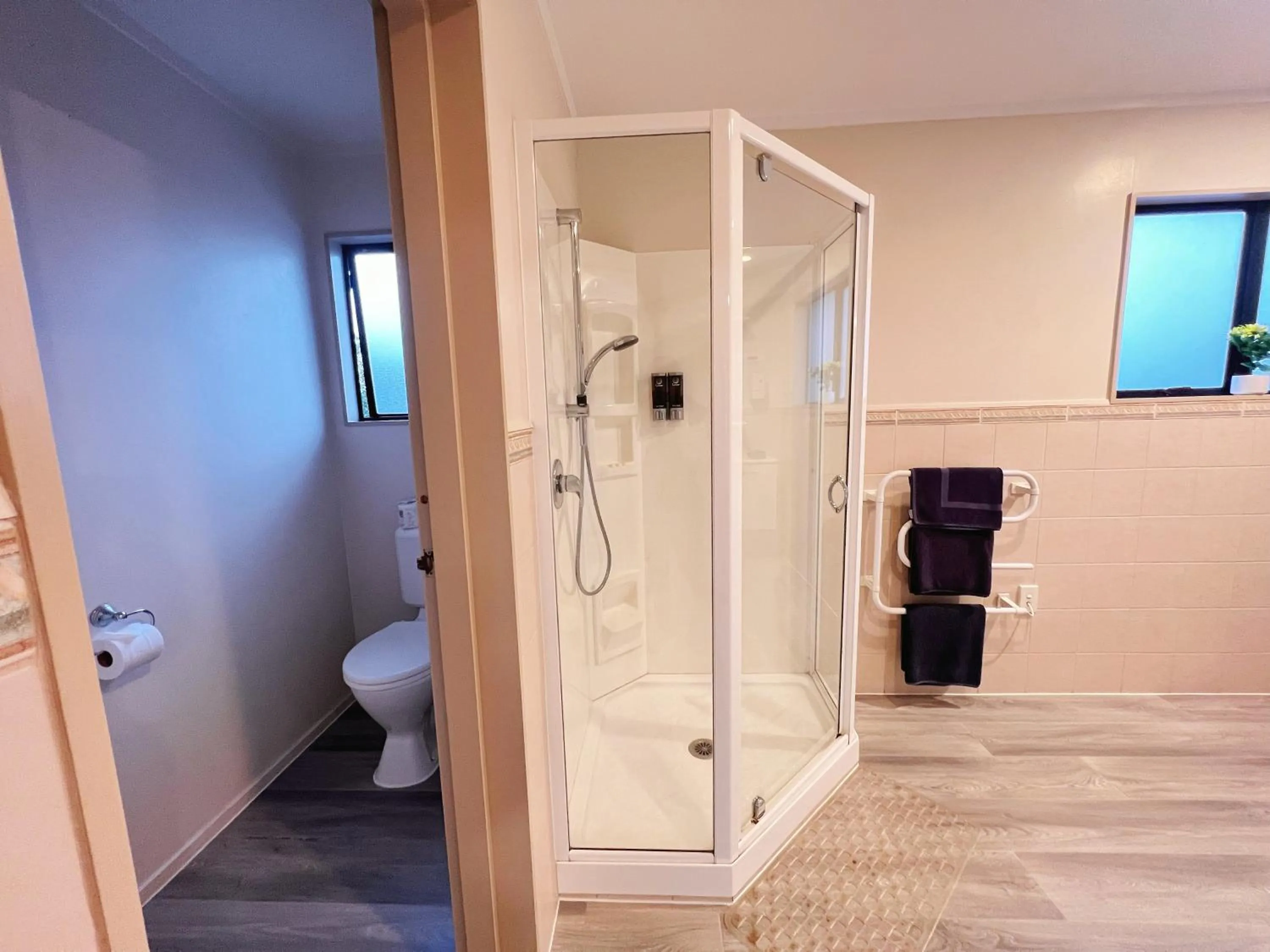 Kingswood Manor Motel