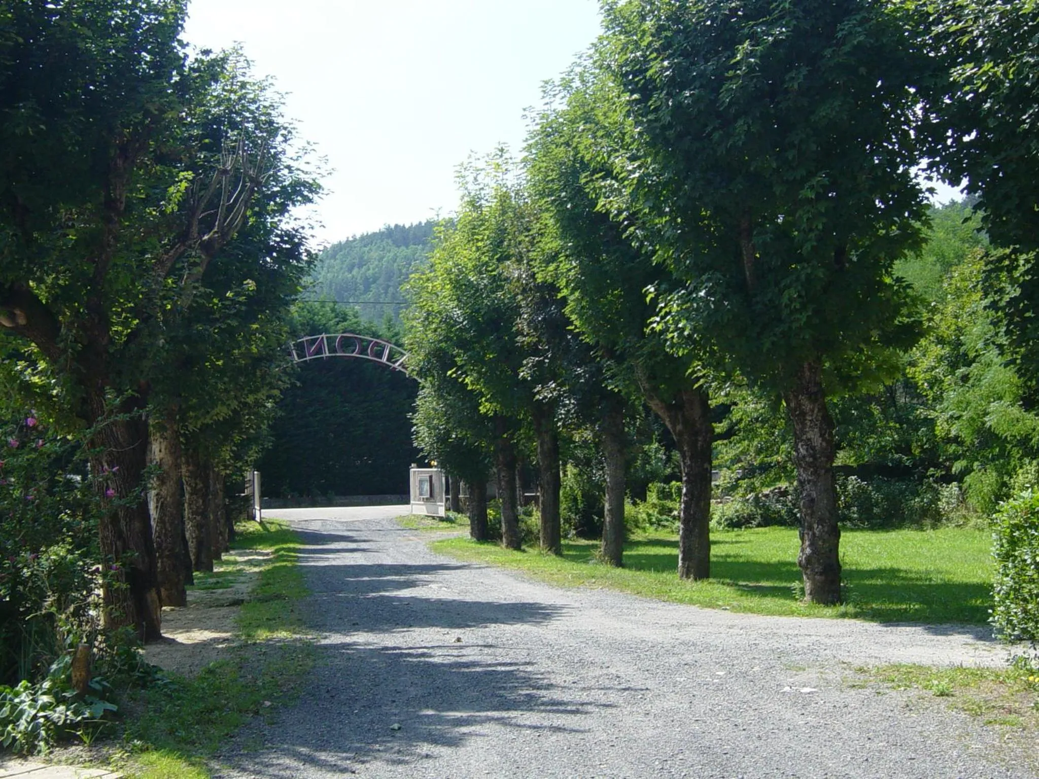 Garden view in ADONIS CHAMBRES D'HOTES