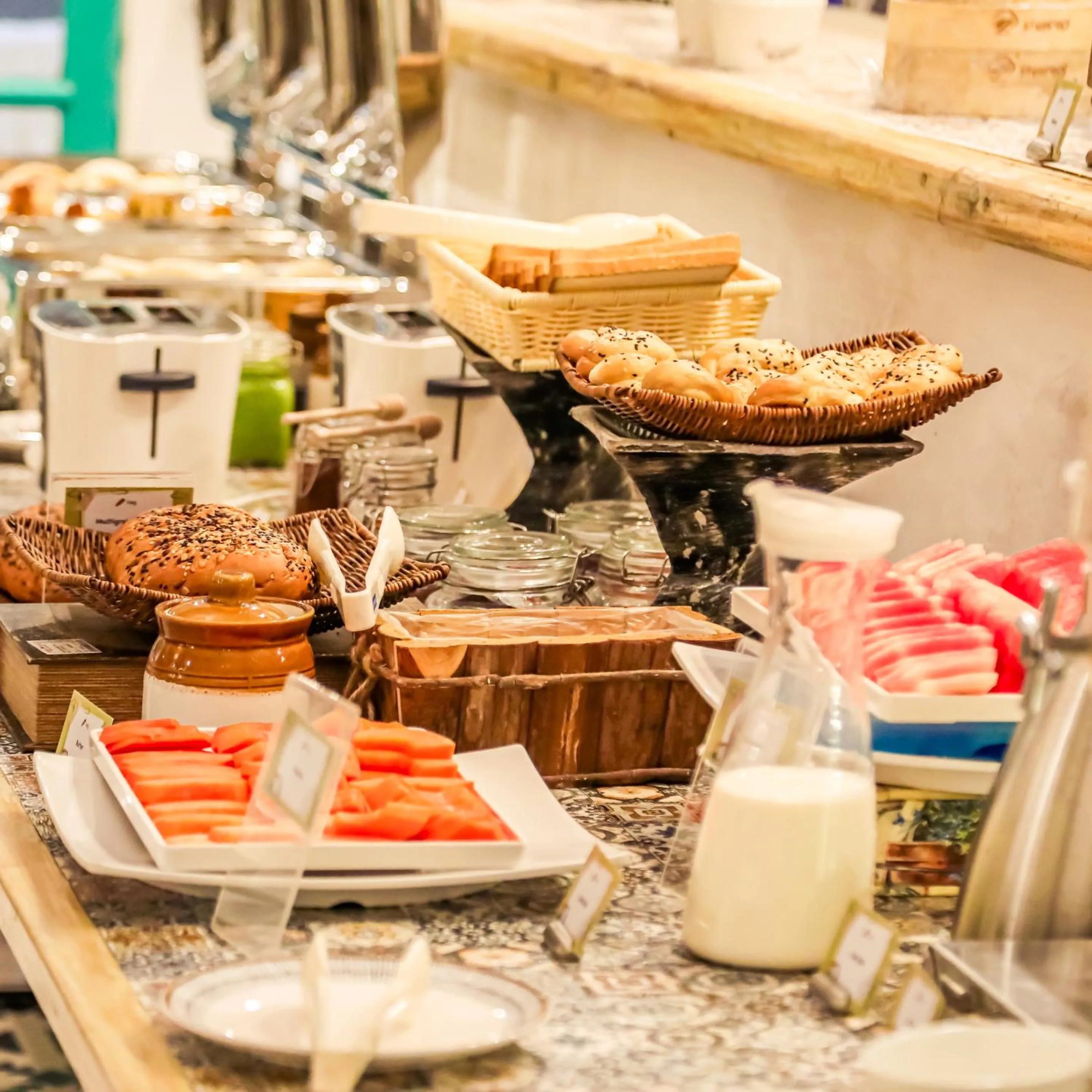 Restaurant/places to eat in Bloom Hotel - Juhu