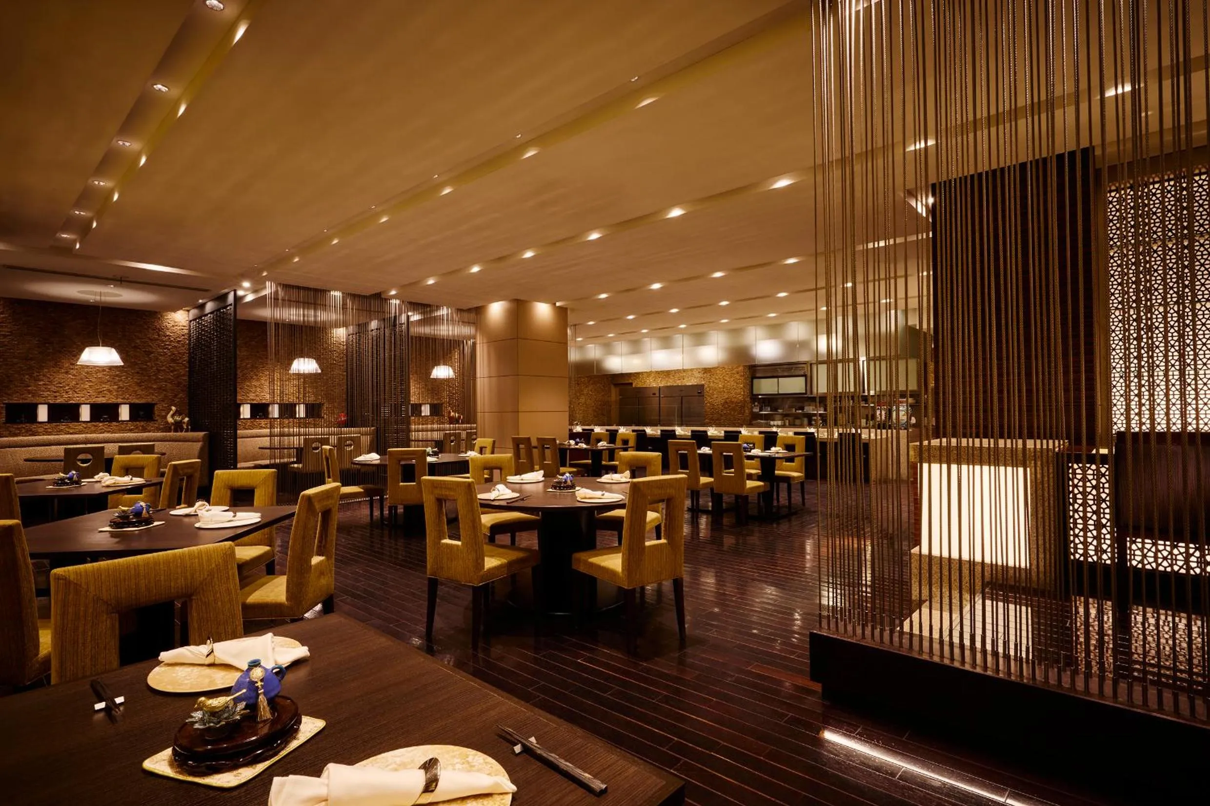 Restaurant/places to eat in Royal Park Hotel