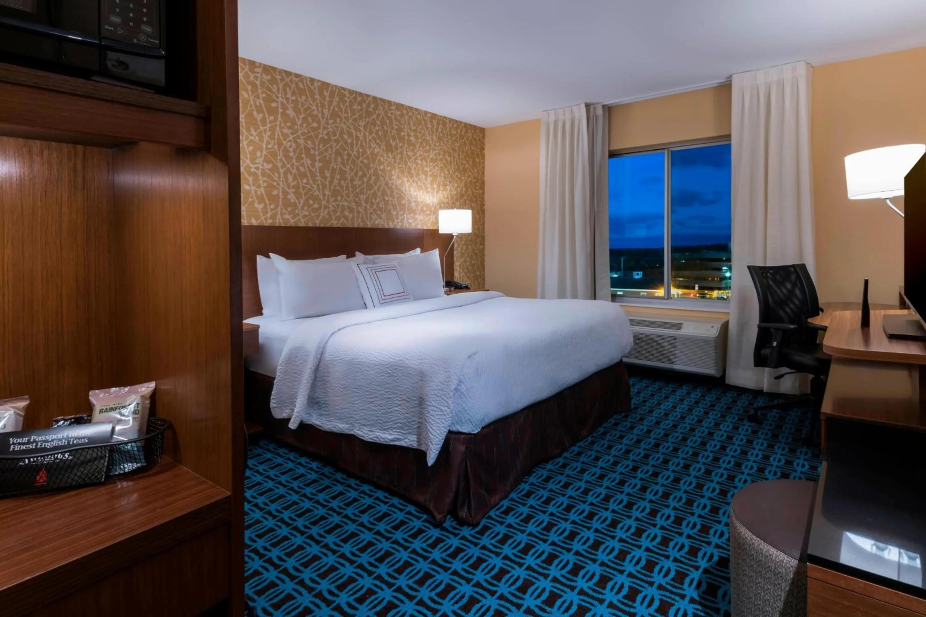 Photo of the whole room, Bed in Fairfield Inn & Suites by Marriott Boston Marlborough/Apex Center