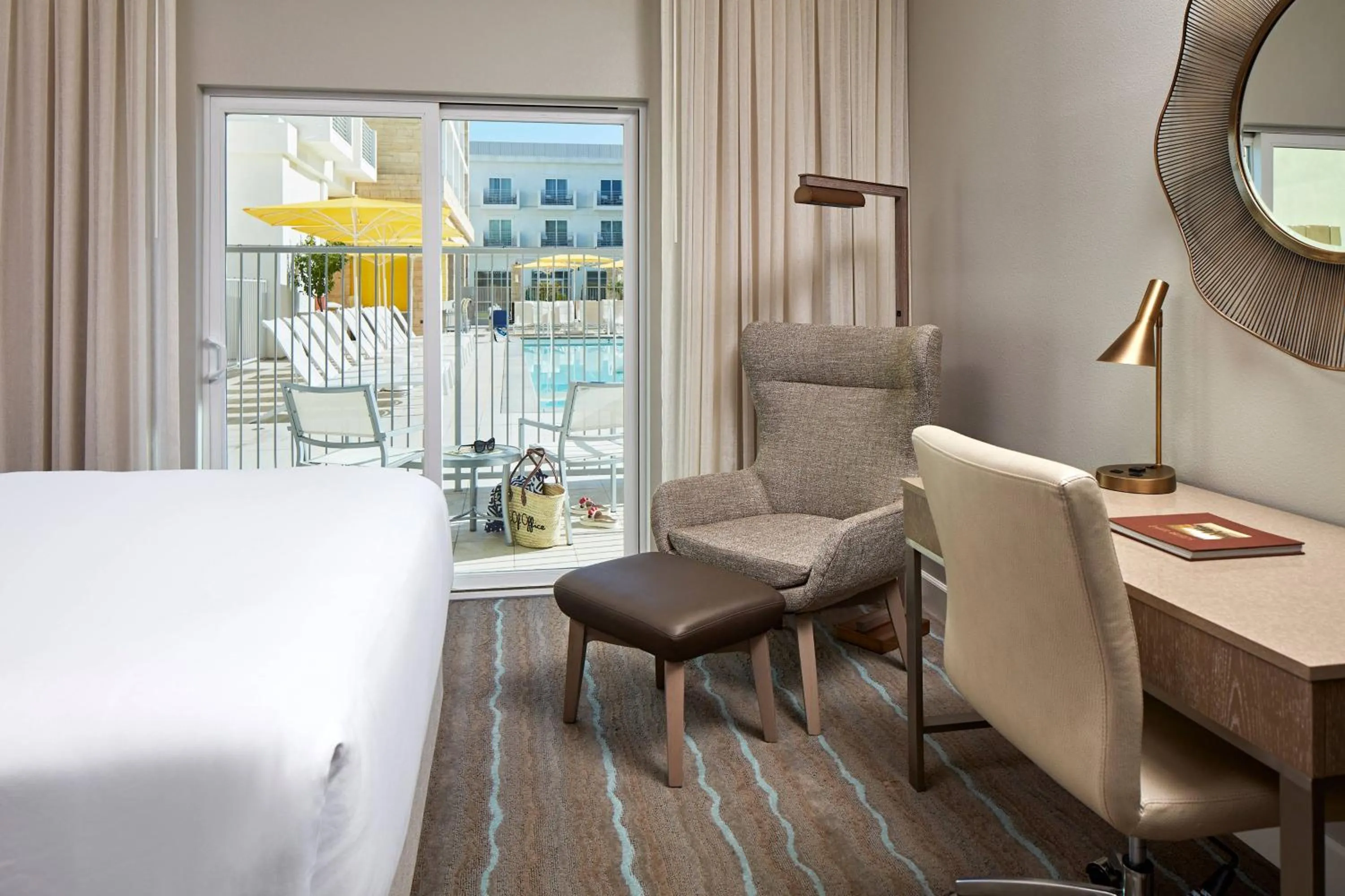 Photo of the whole room, Bed in HOTEL PASEO, Autograph Collection