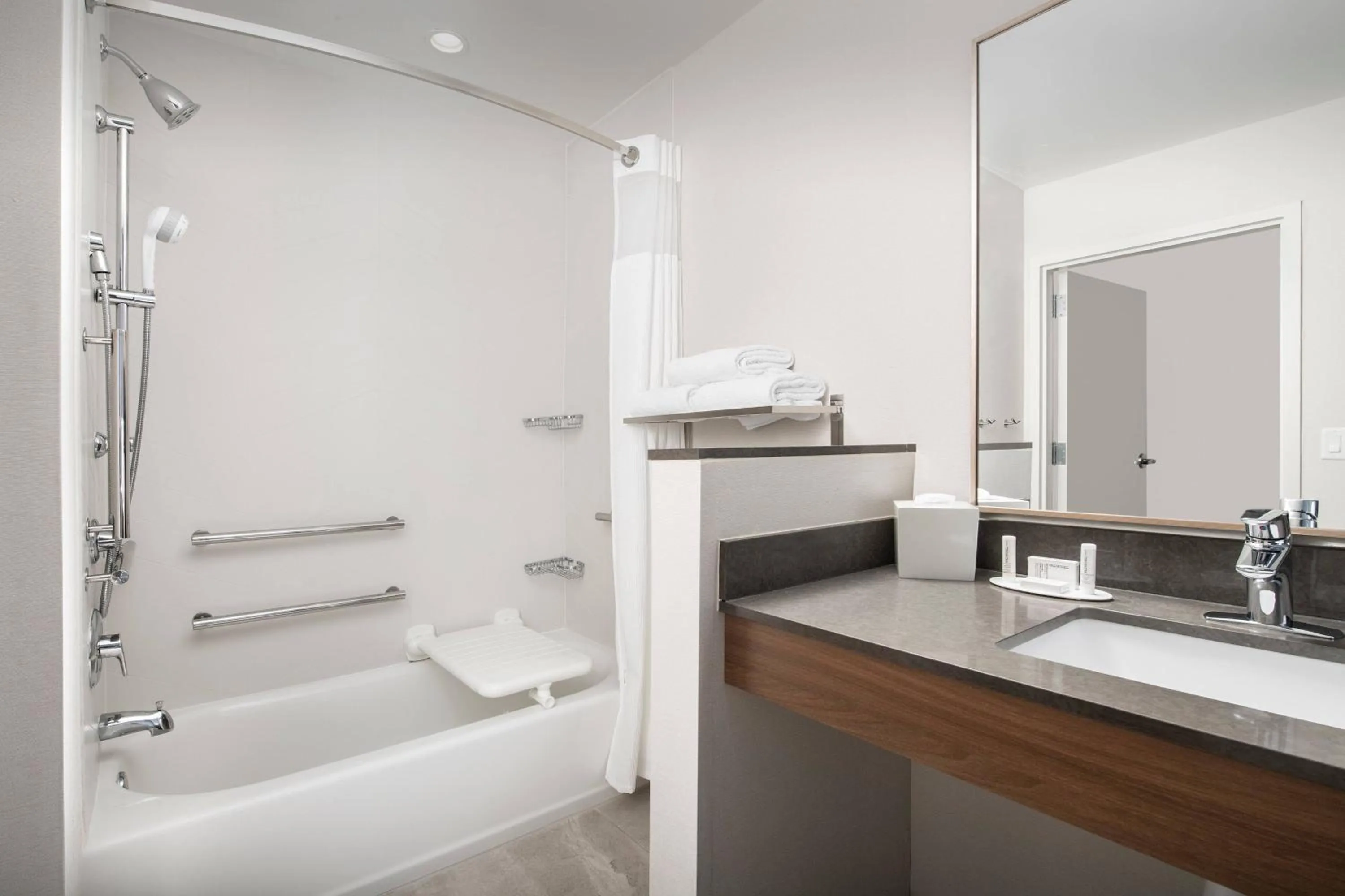 Bathroom in Fairfield Inn & Suites by Marriott Gainesville I-75