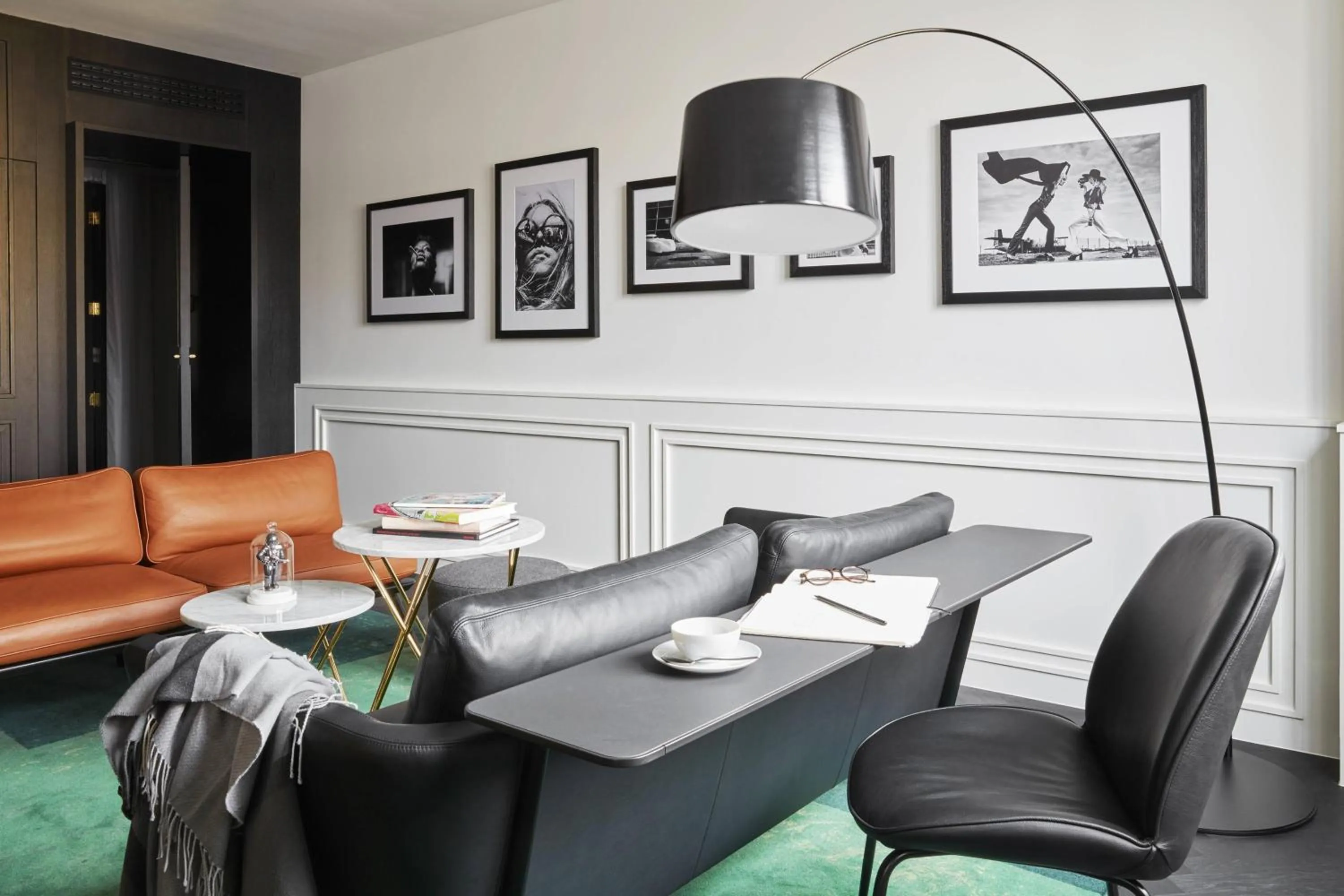 Bedroom in Roomers Munich, Autograph Collection