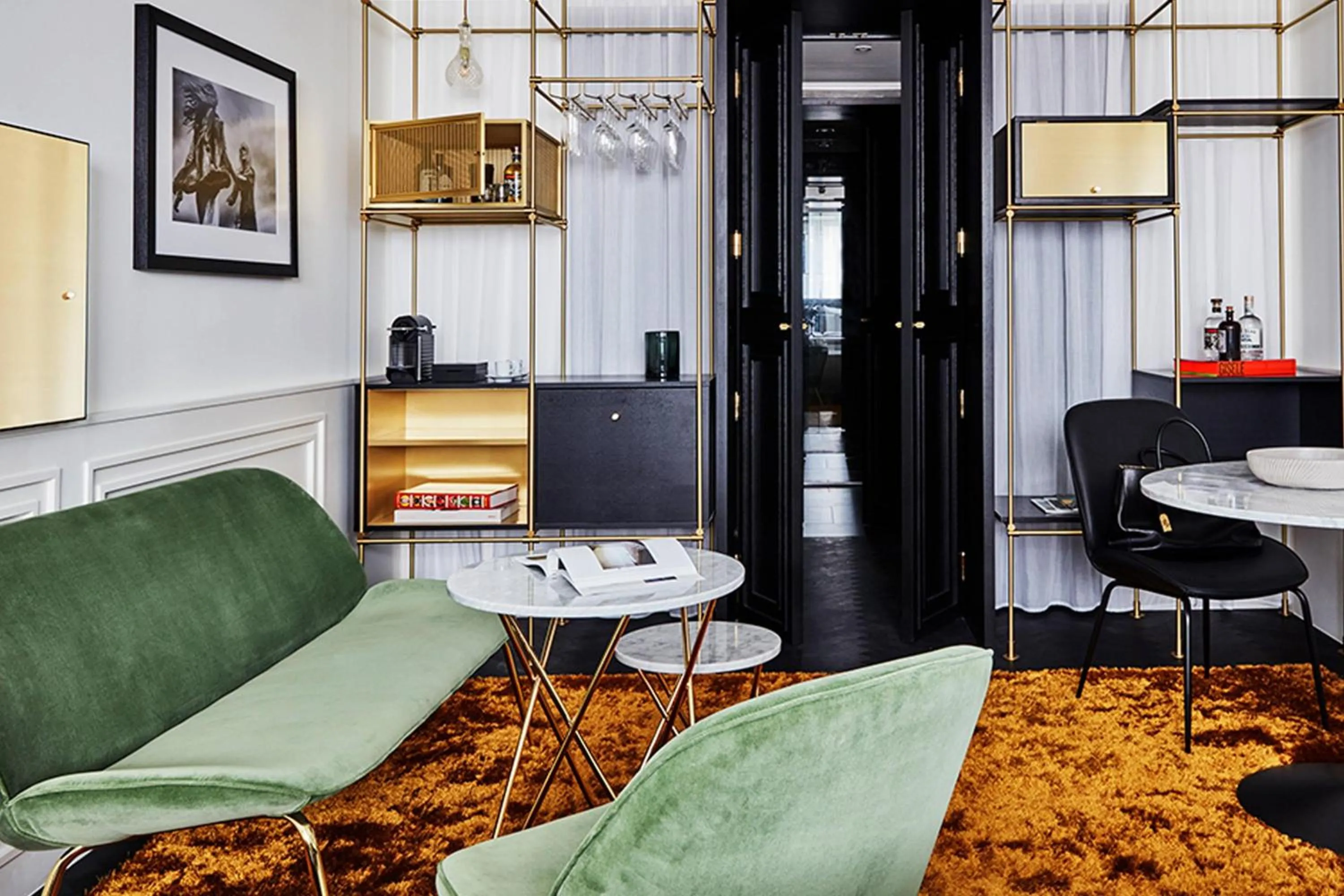 Bedroom in Roomers Munich, Autograph Collection