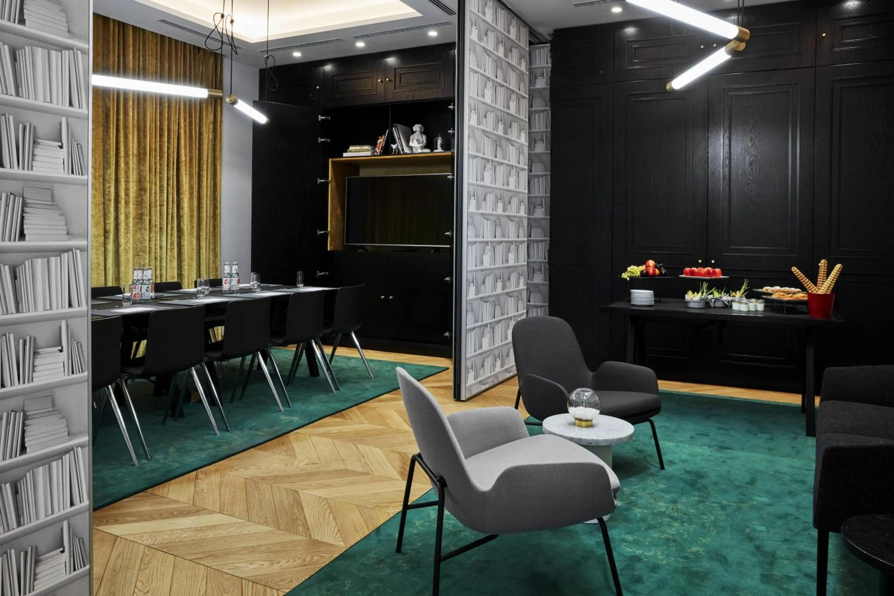 Meeting/conference room in Roomers Munich, Autograph Collection