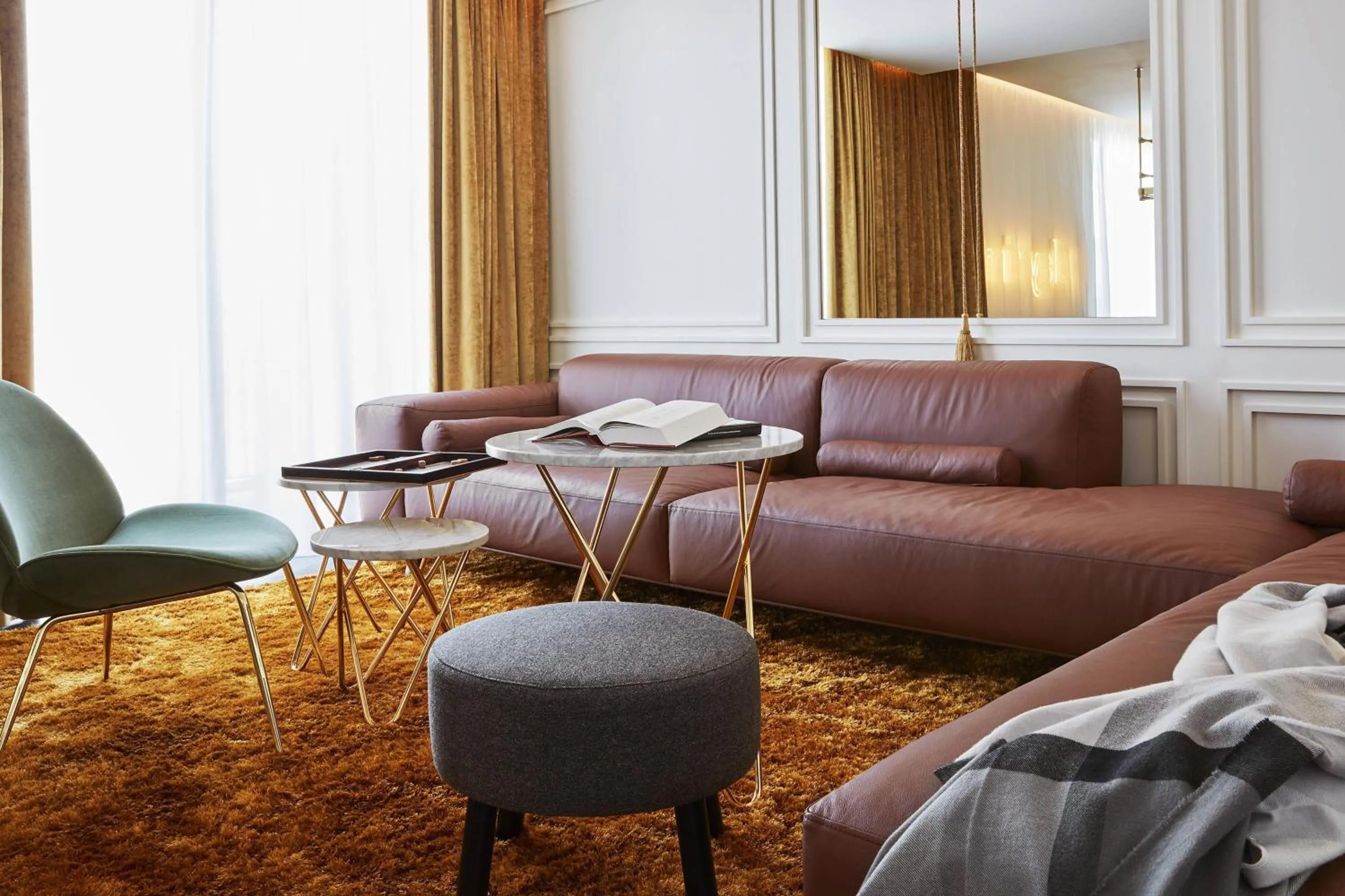 Bedroom in Roomers Munich, Autograph Collection