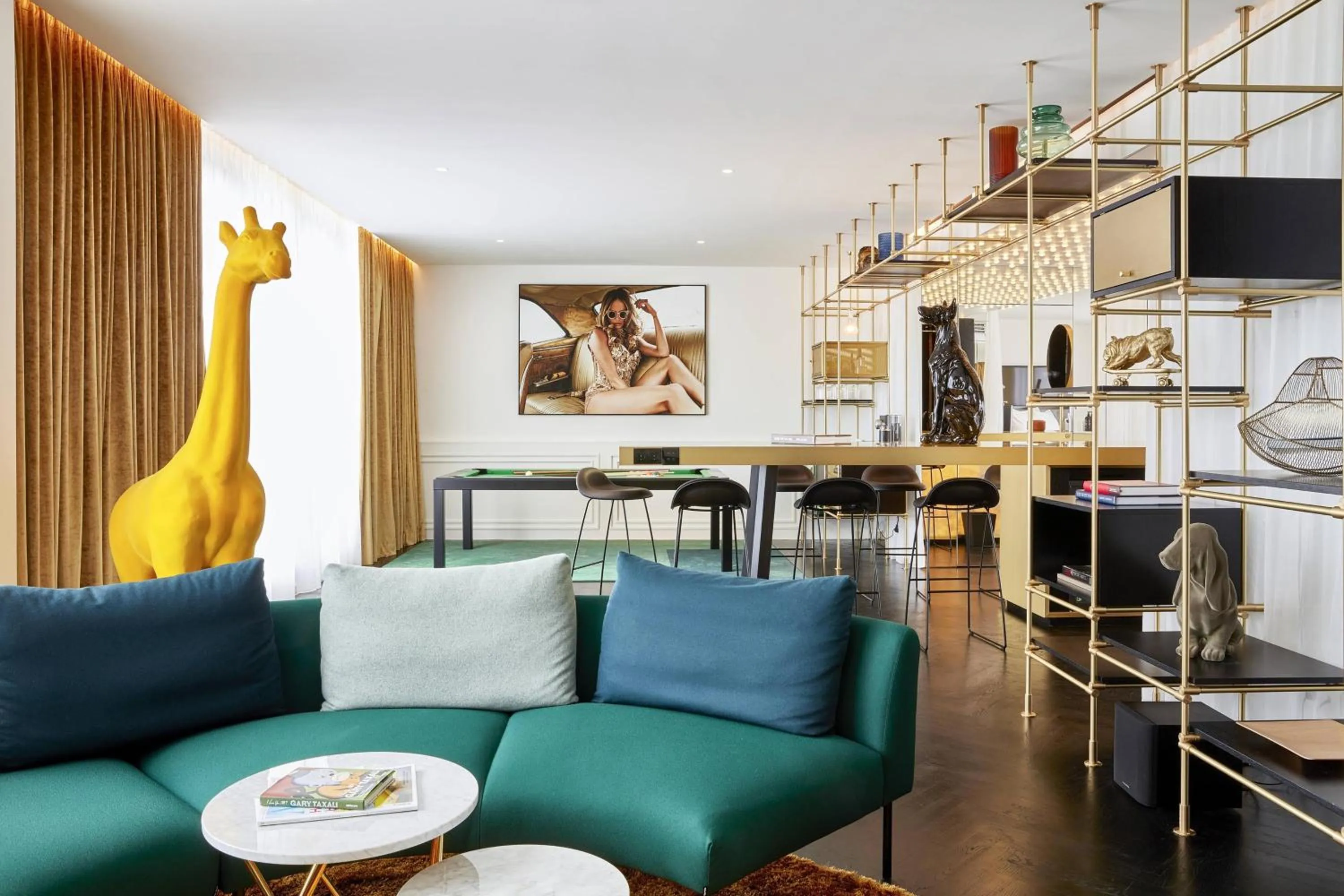 Bedroom in Roomers Munich, Autograph Collection