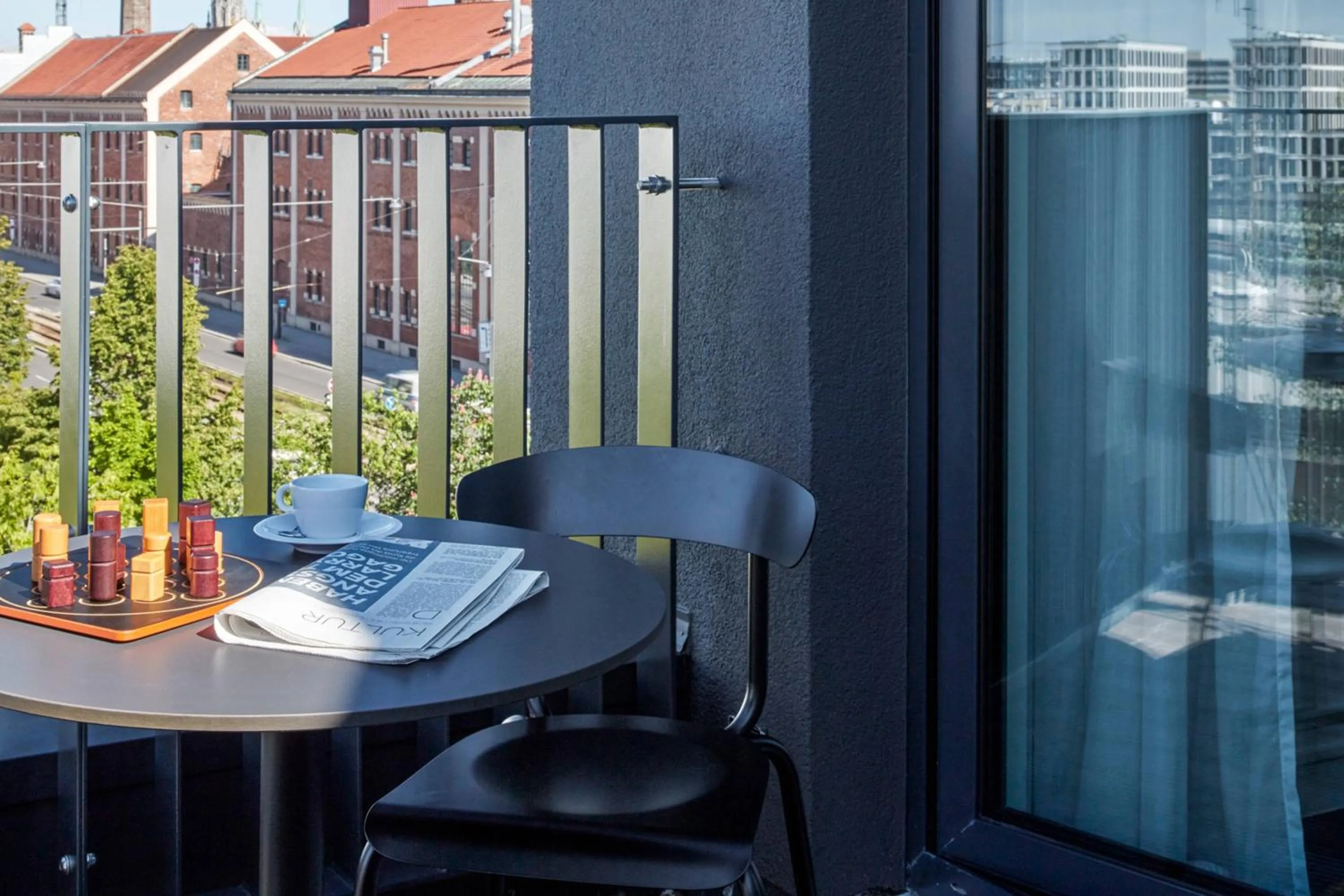 Photo of the whole room in Roomers Munich, Autograph Collection