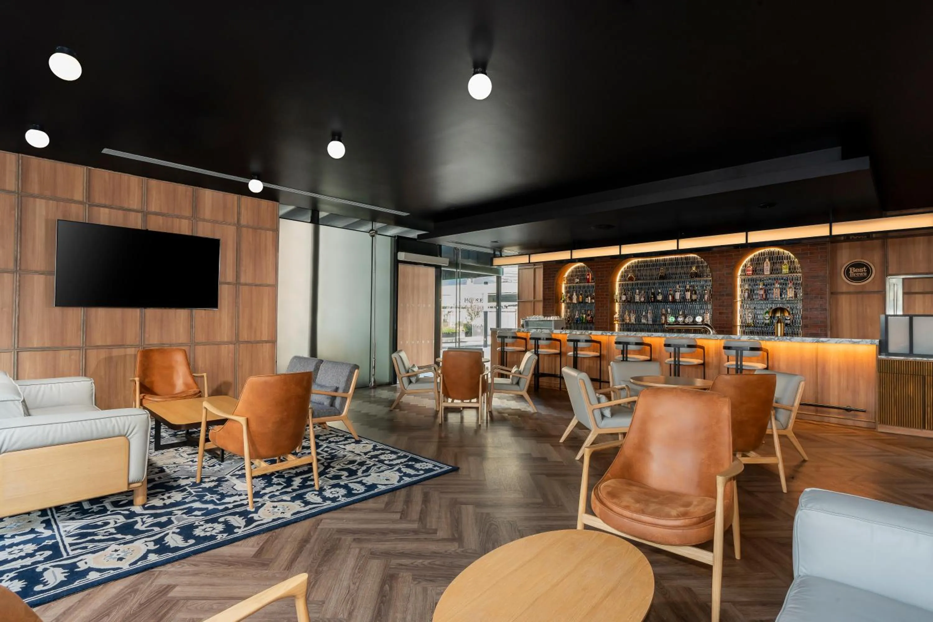 Lounge or bar in Four Points by Sheraton Bangkok Ploenchit Sukhumvit