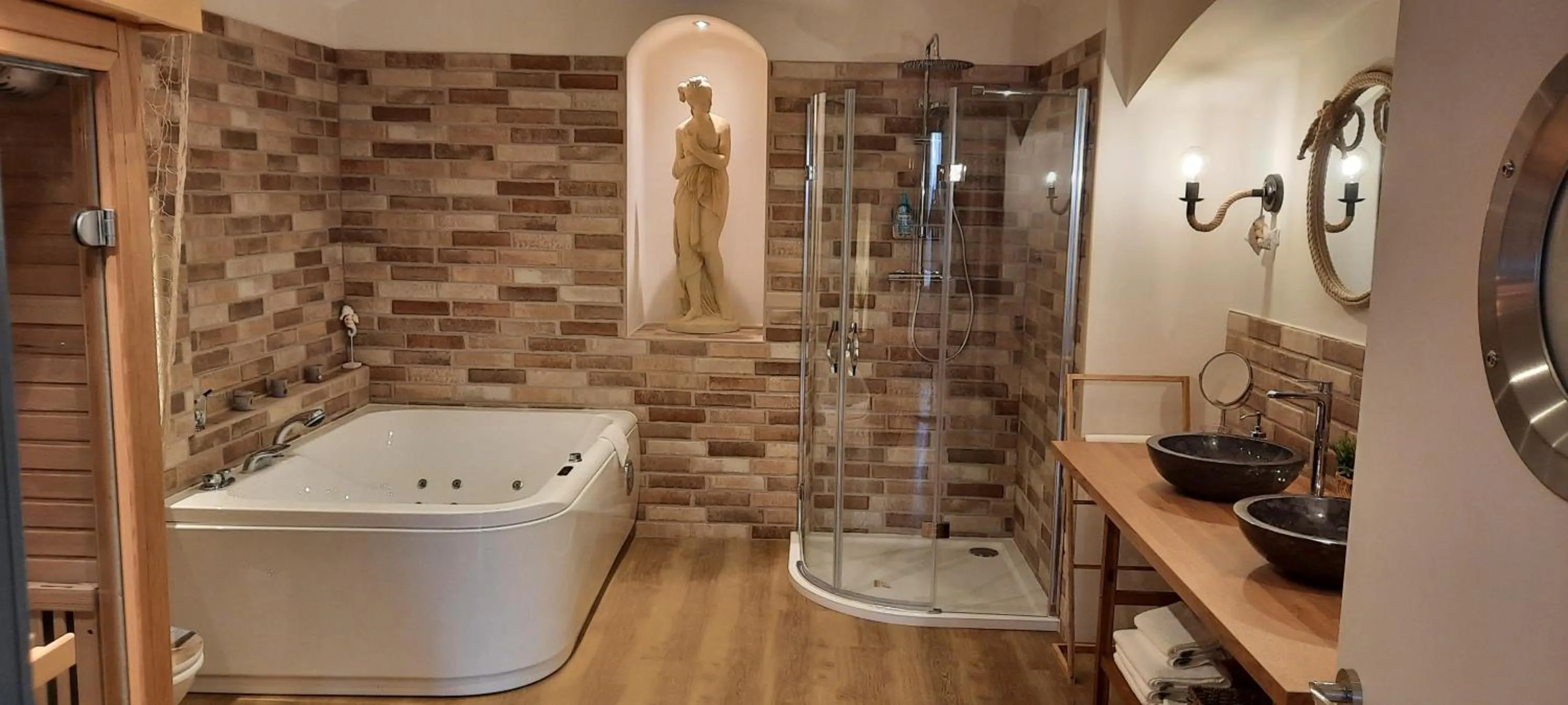 Shower in Hotel Excellent