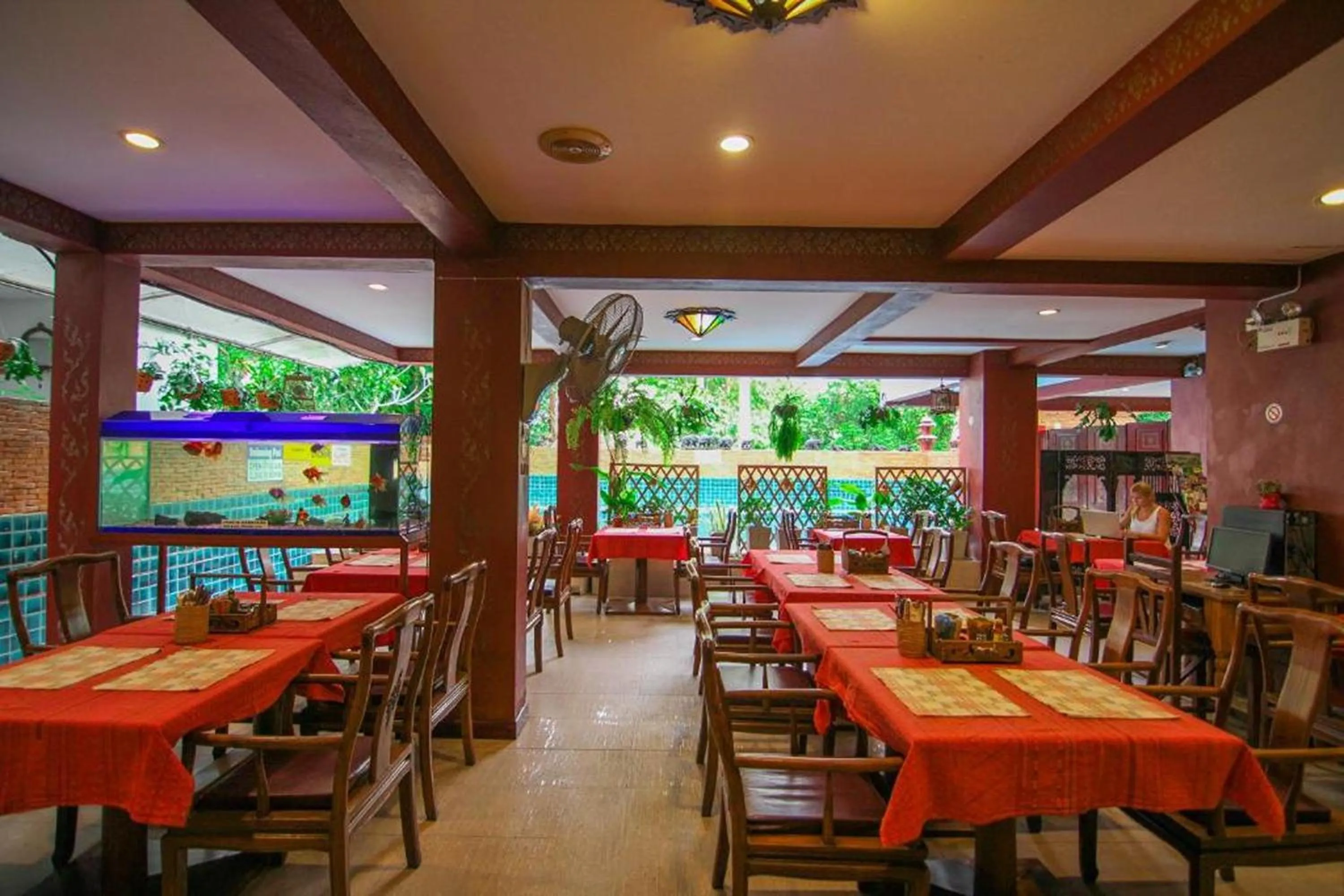 Restaurant/places to eat in SK House 2