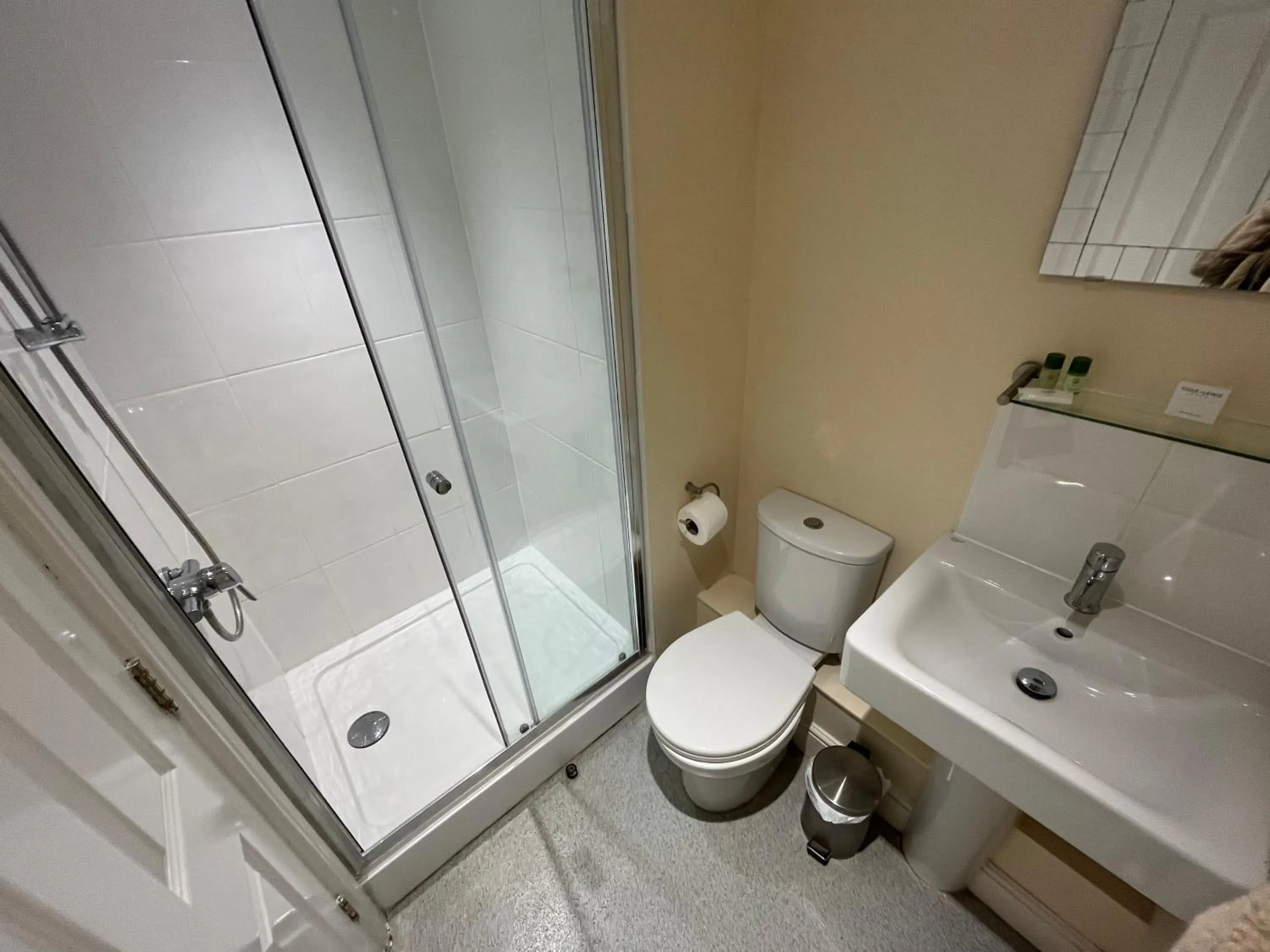 Bathroom in The Swan @Old Stratford